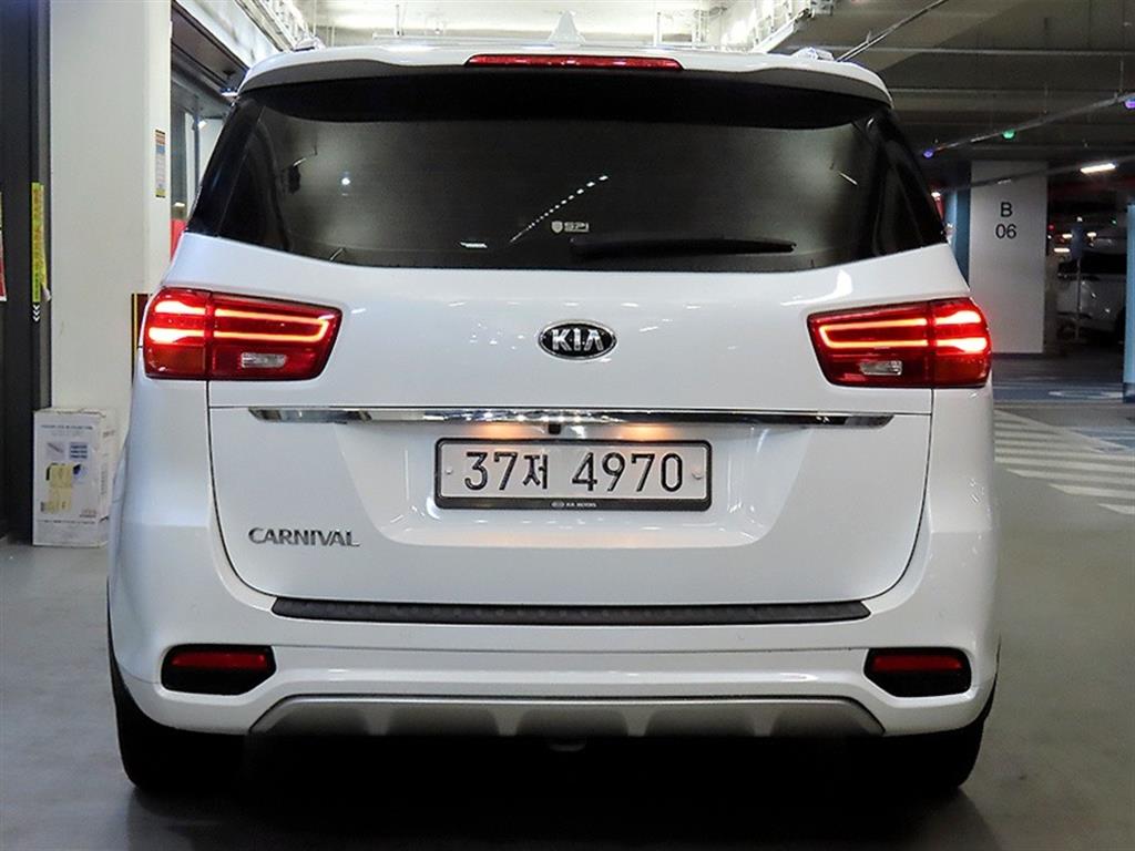 KIA CARNIVAL photo 3