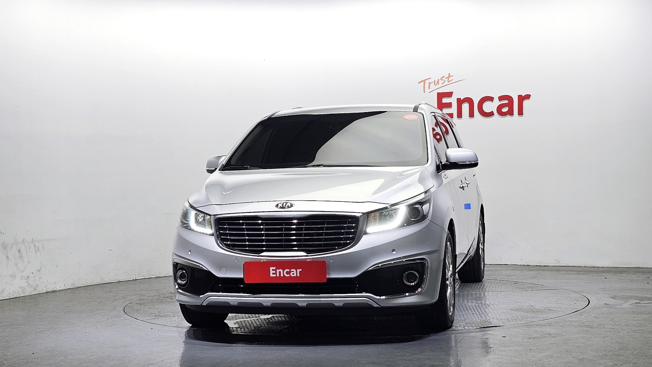 KIA CARNIVAL photo 3