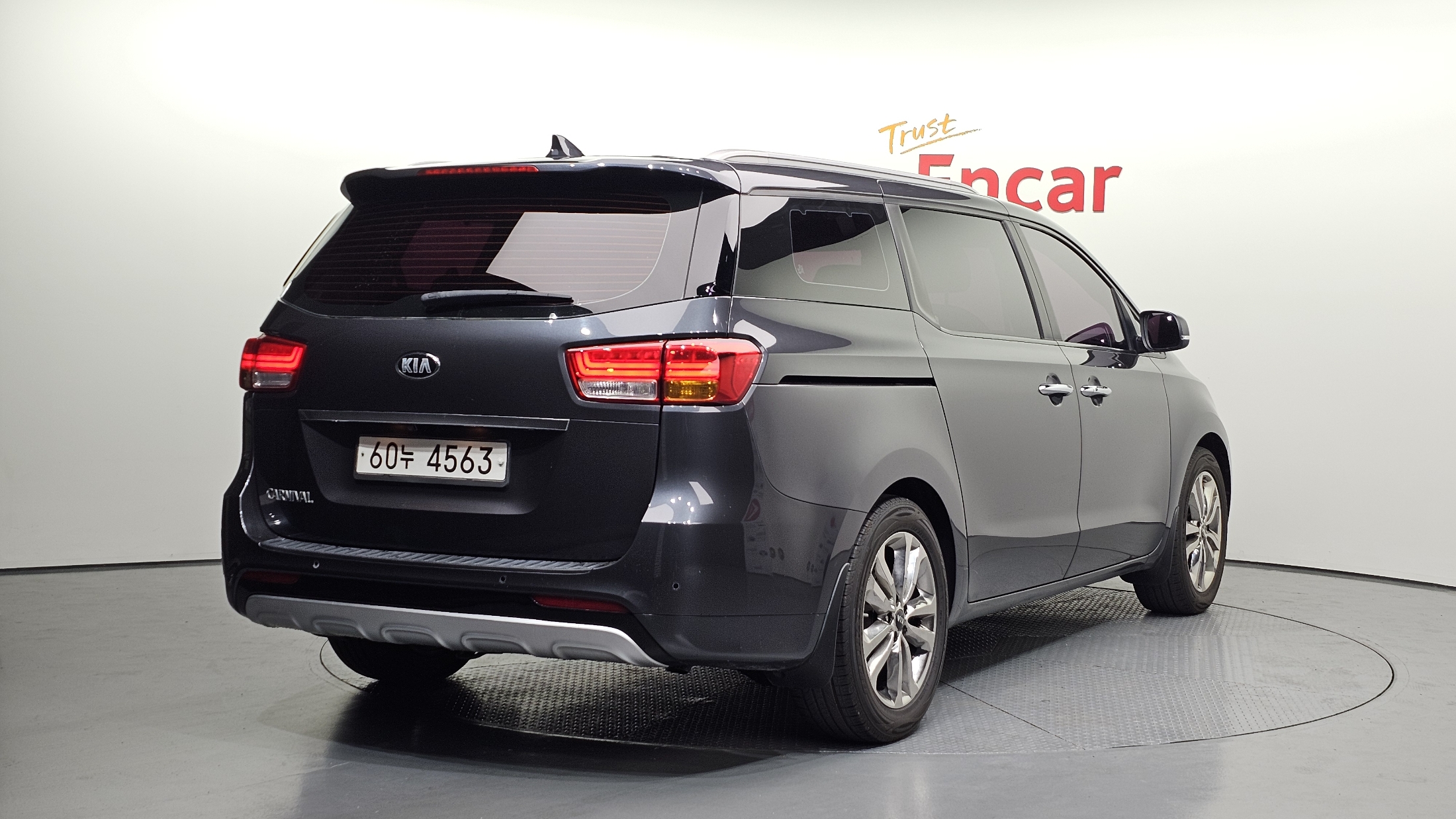 KIA CARNIVAL photo 2