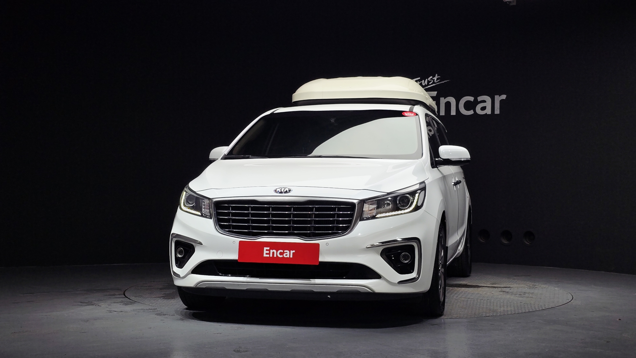 KIA CARNIVAL photo 3