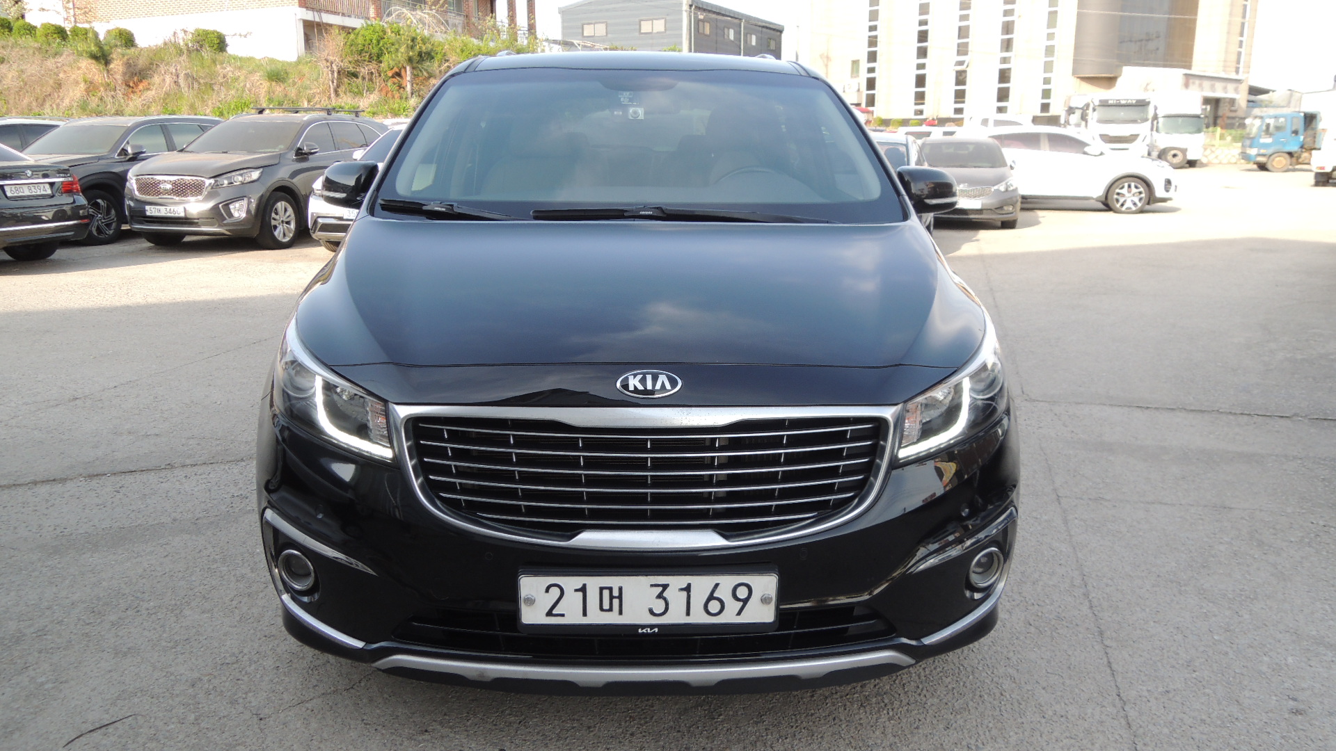 KIA CARNIVAL photo 2
