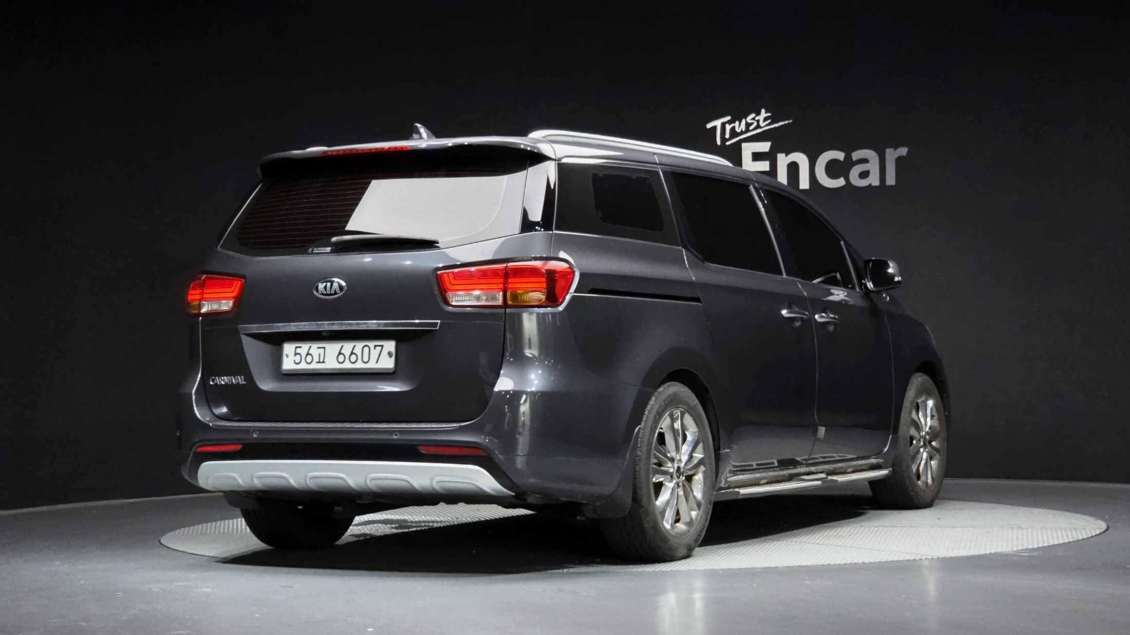 KIA CARNIVAL photo 2
