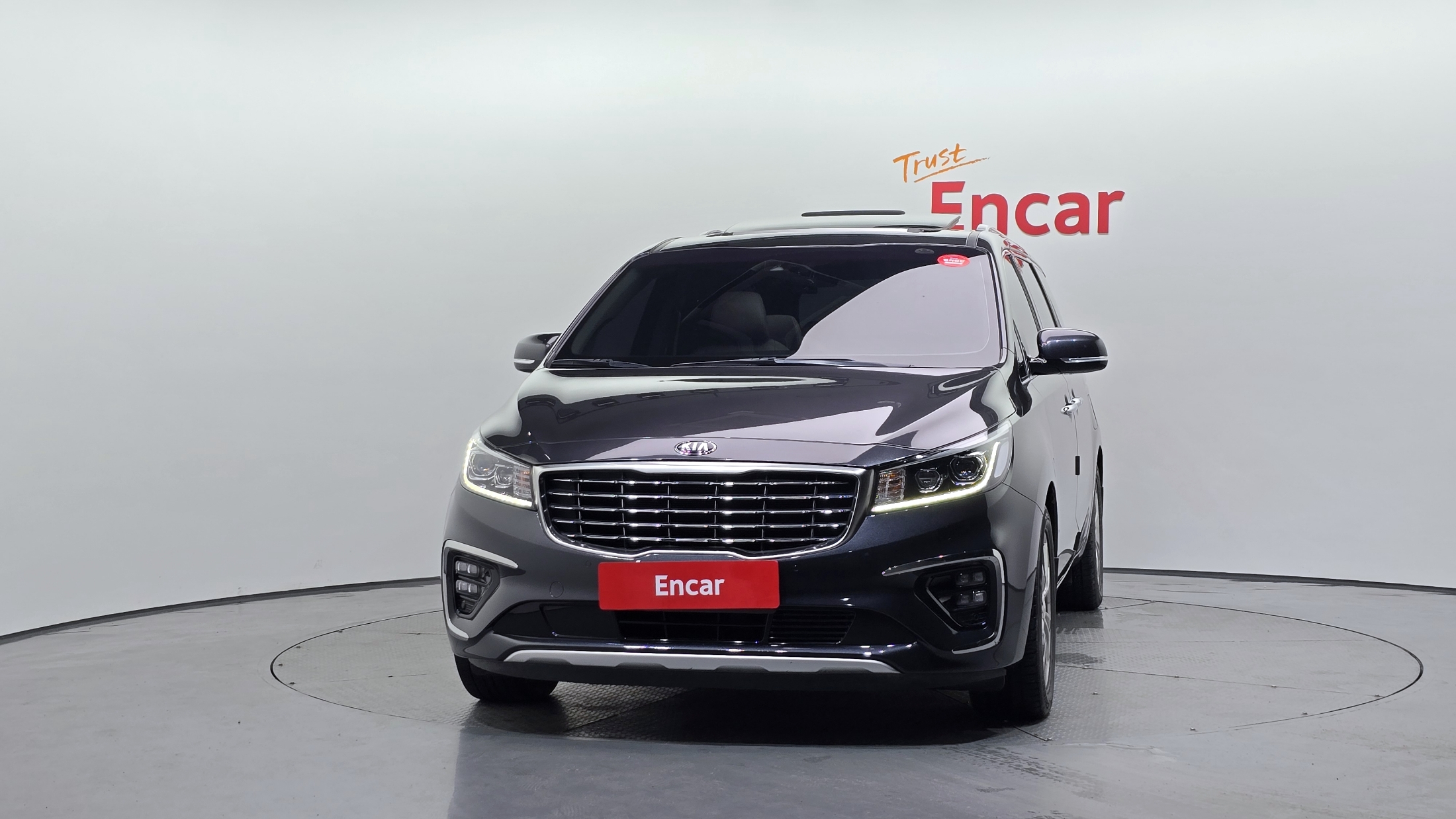 KIA CARNIVAL photo 3