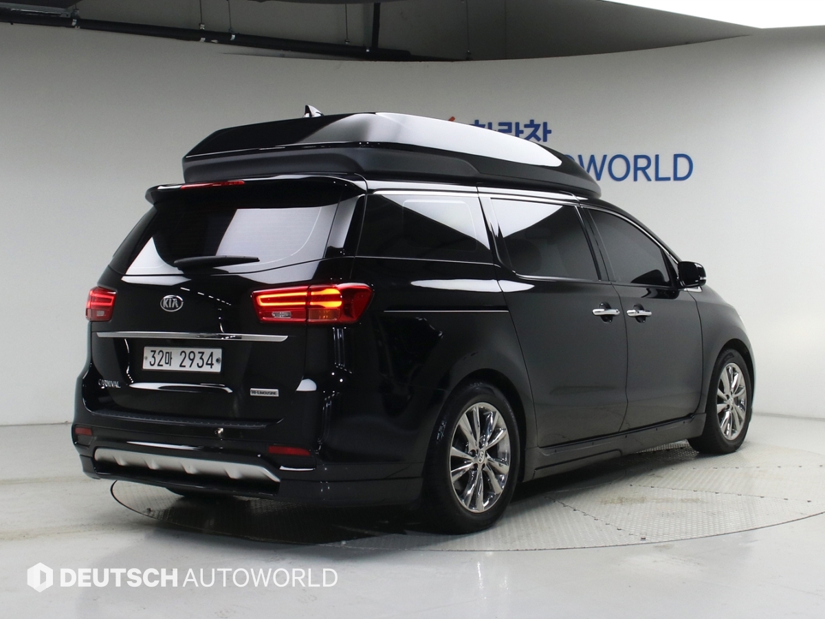KIA CARNIVAL photo 2