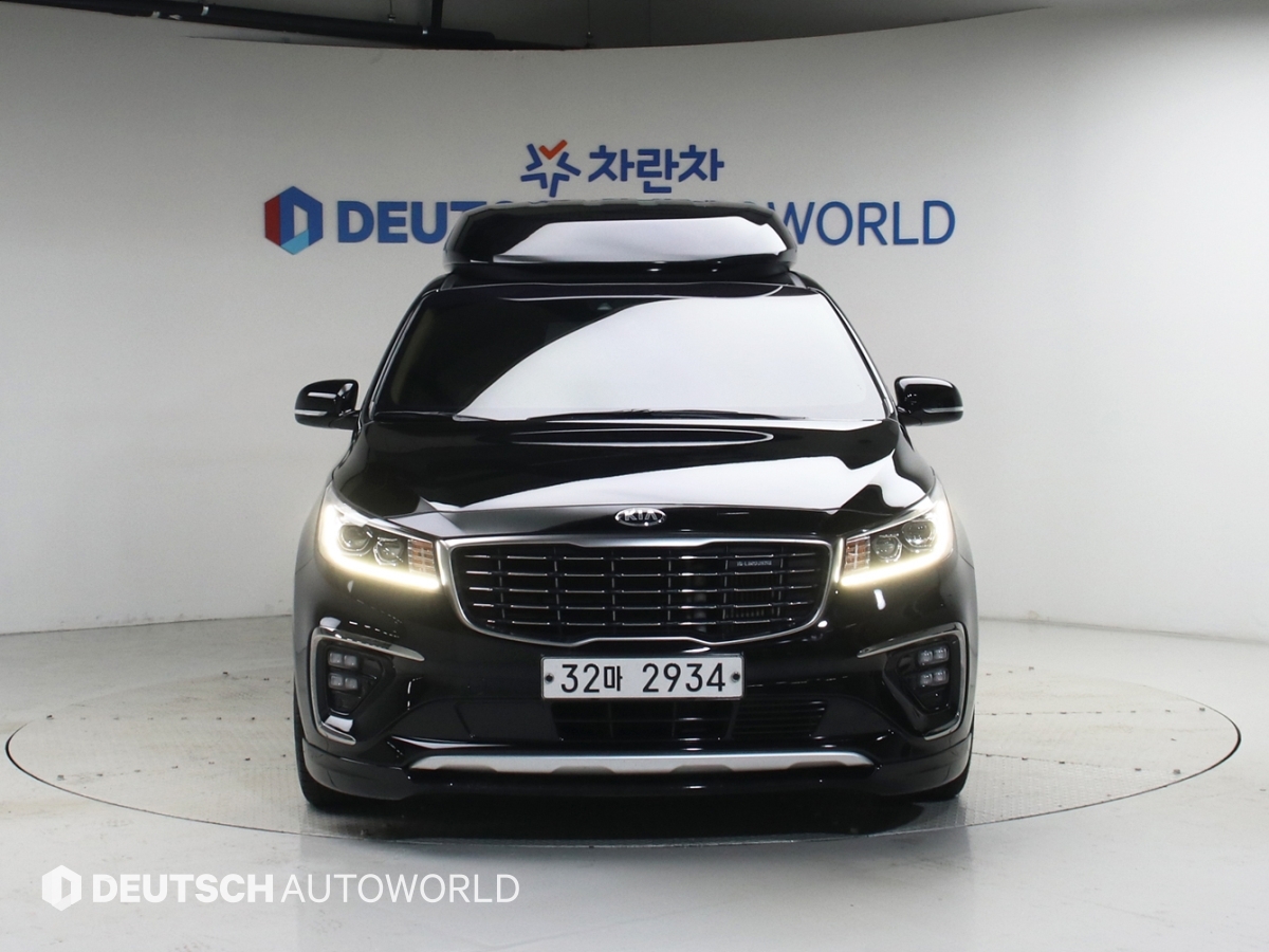 KIA CARNIVAL photo 3