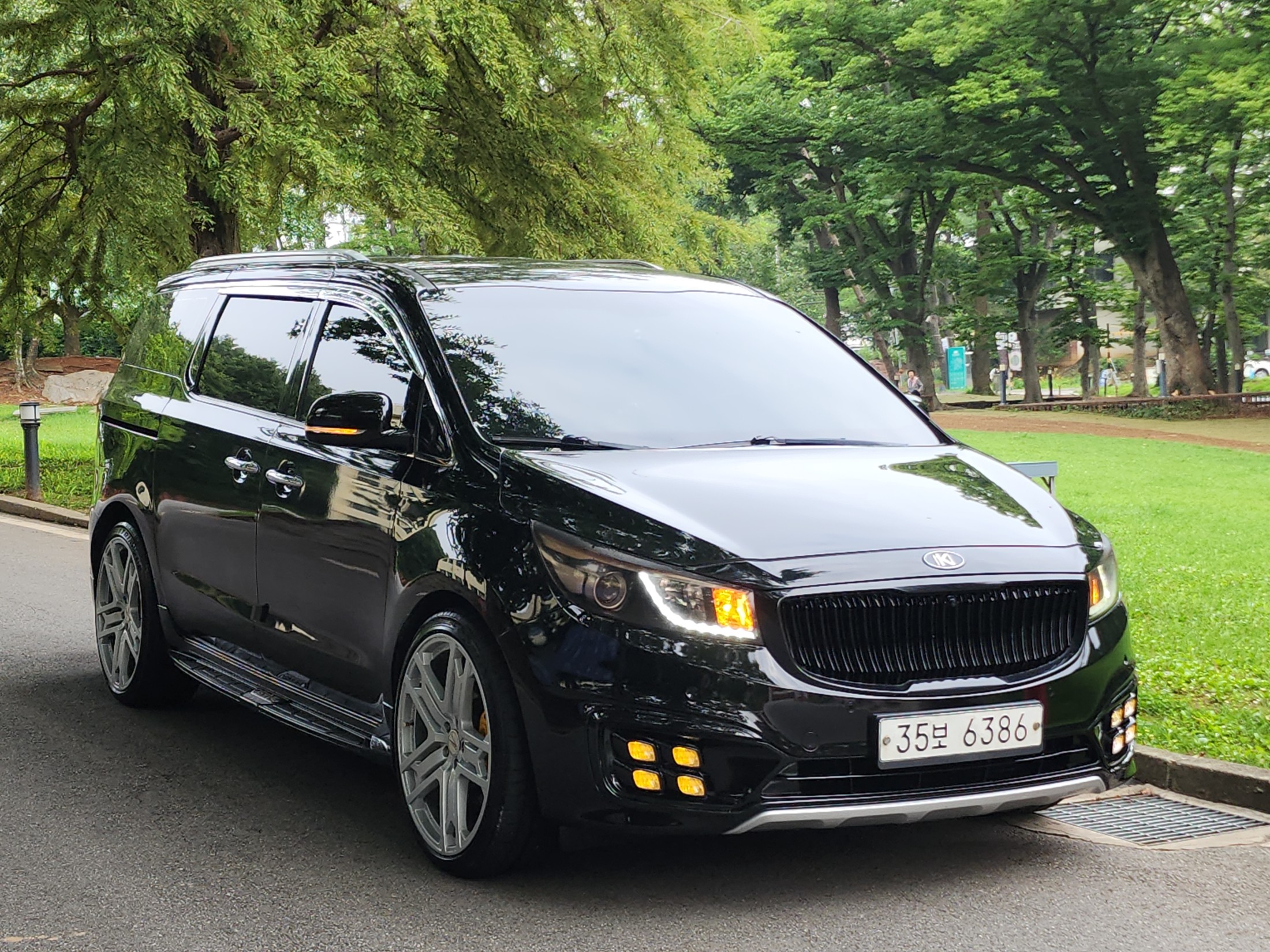 KIA CARNIVAL