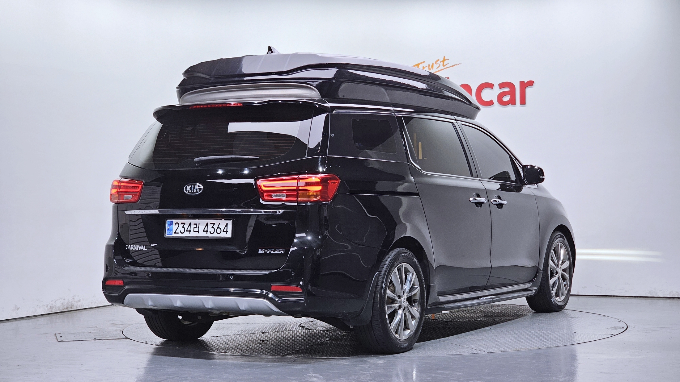 KIA CARNIVAL photo 2