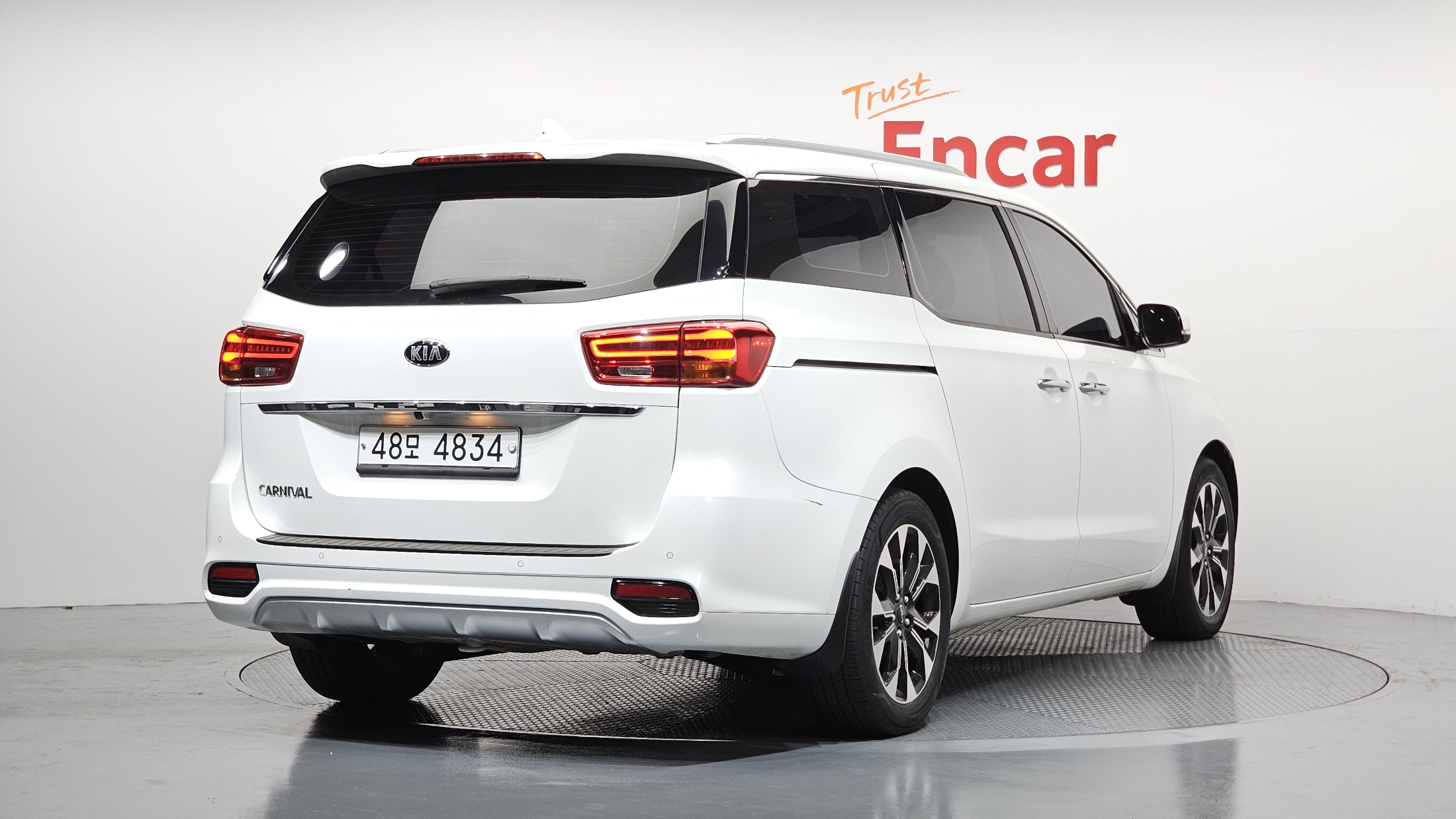 KIA CARNIVAL photo 2