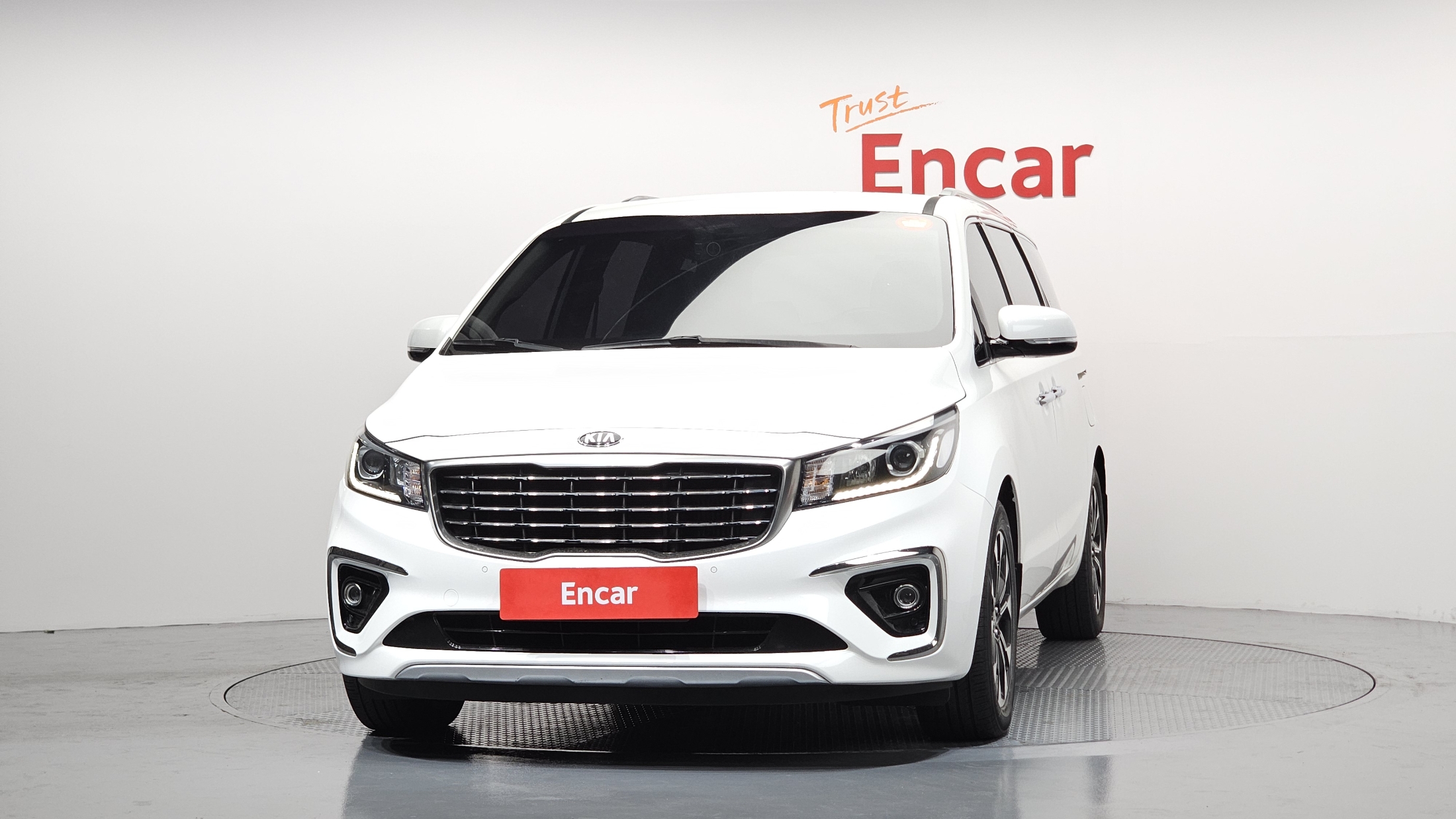 KIA CARNIVAL photo 3