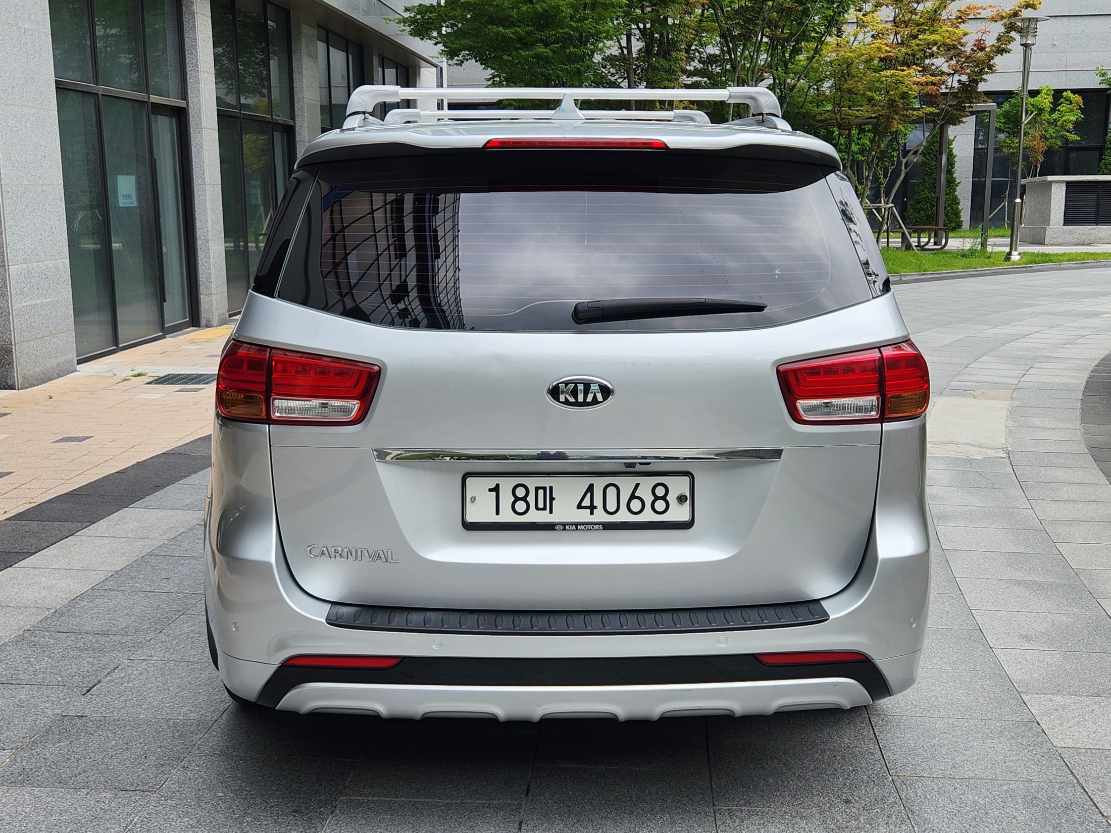 KIA CARNIVAL photo 3