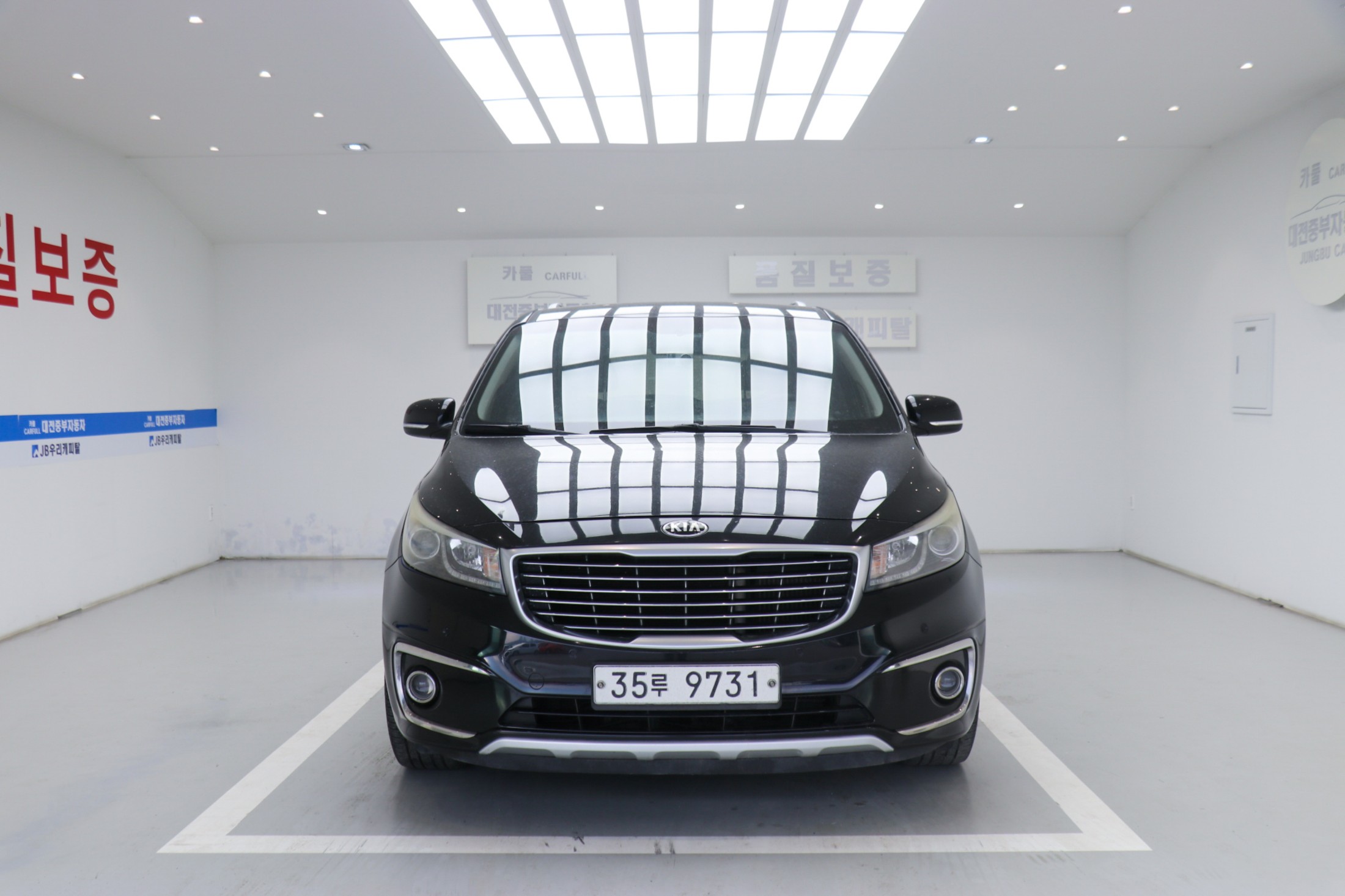 KIA CARNIVAL photo 2