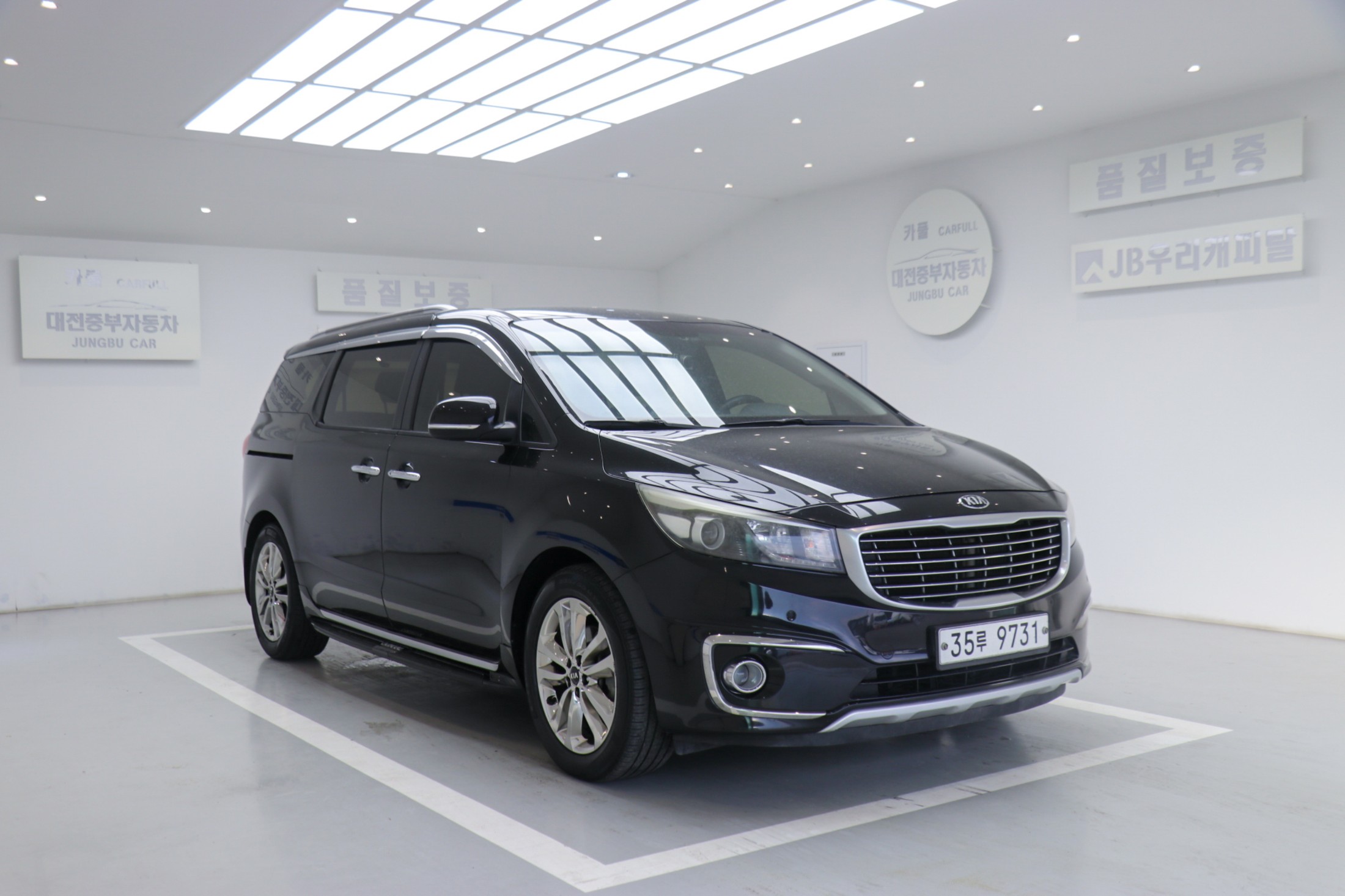 KIA CARNIVAL photo 3