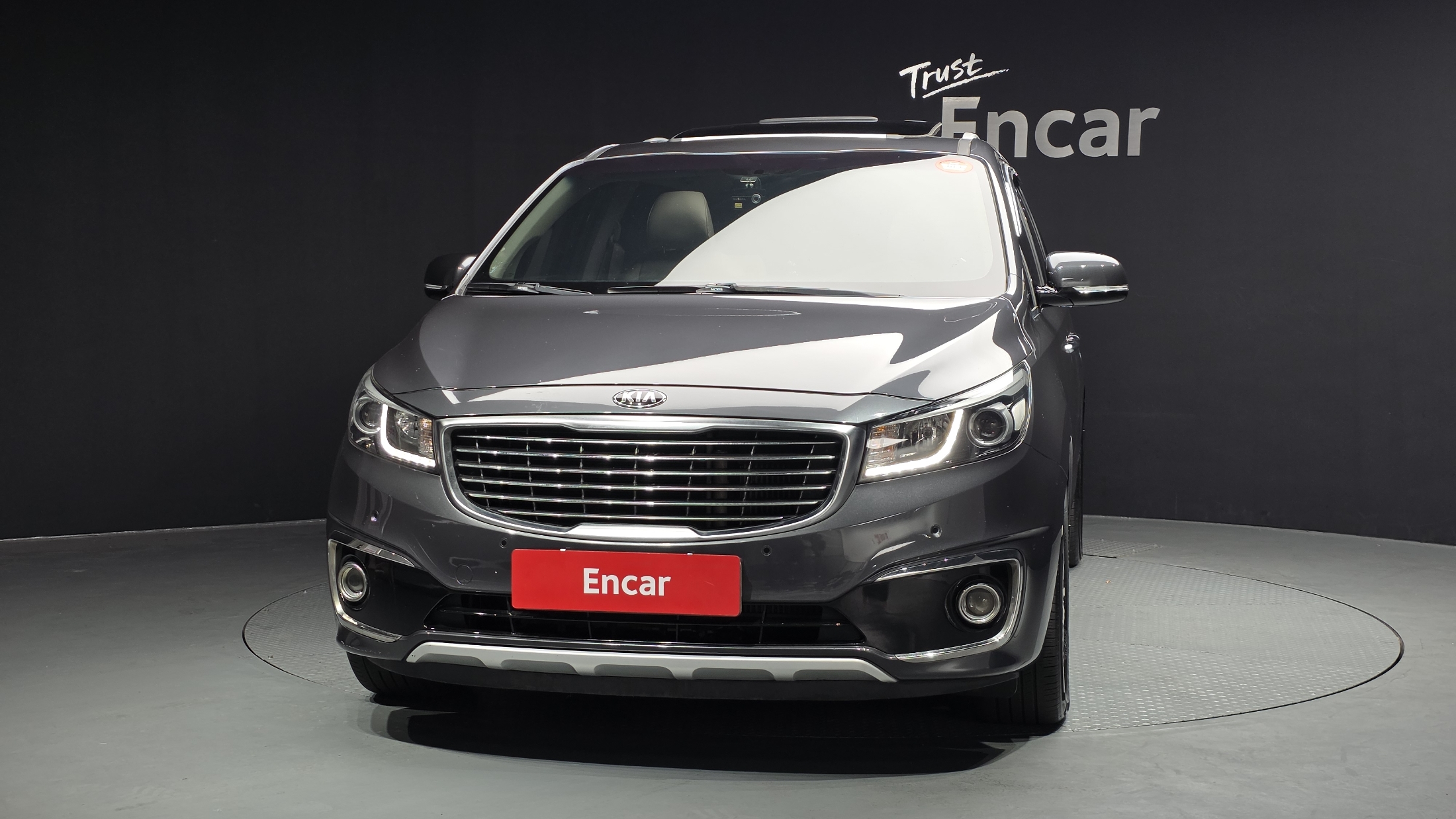 KIA CARNIVAL photo 3