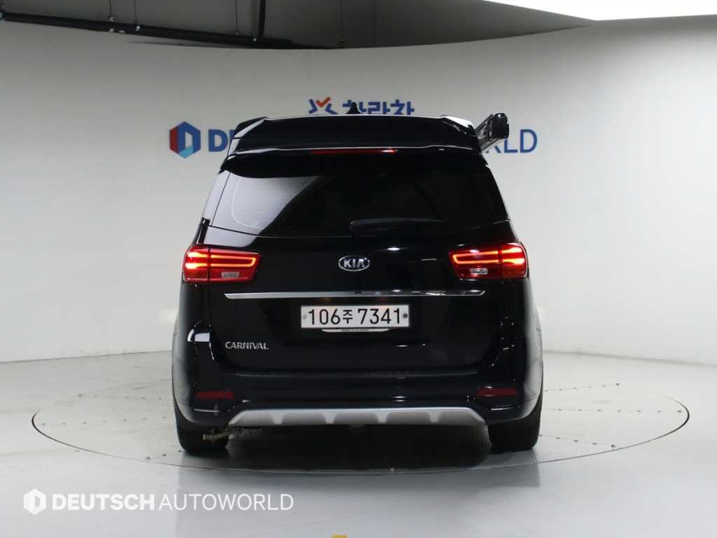KIA CARNIVAL photo 2
