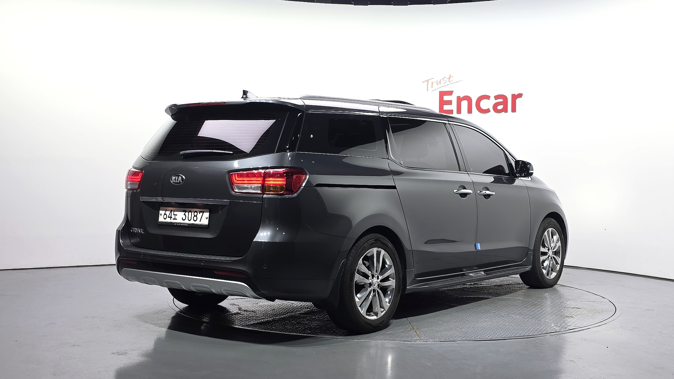 KIA CARNIVAL photo 2
