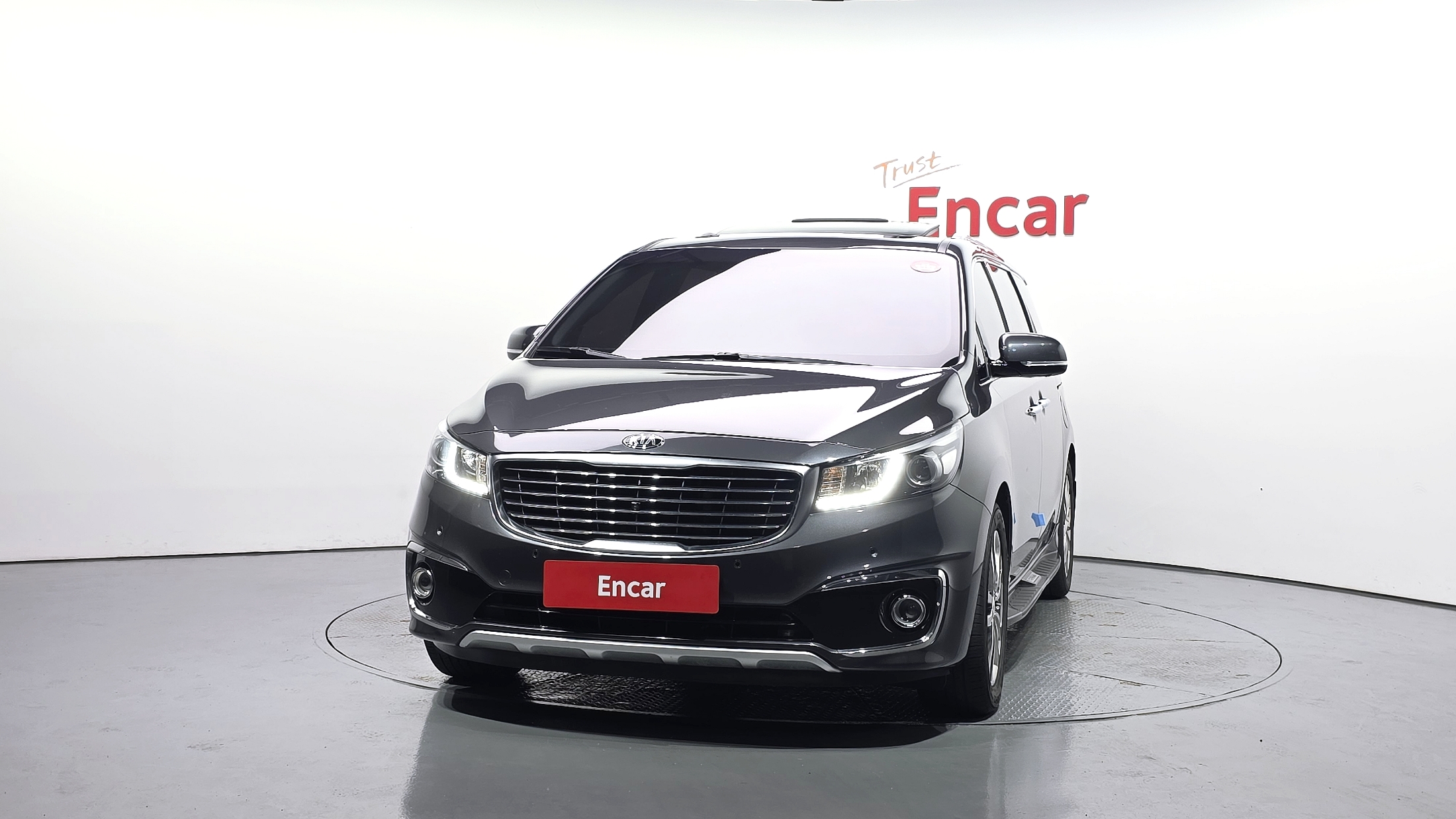 KIA CARNIVAL photo 3