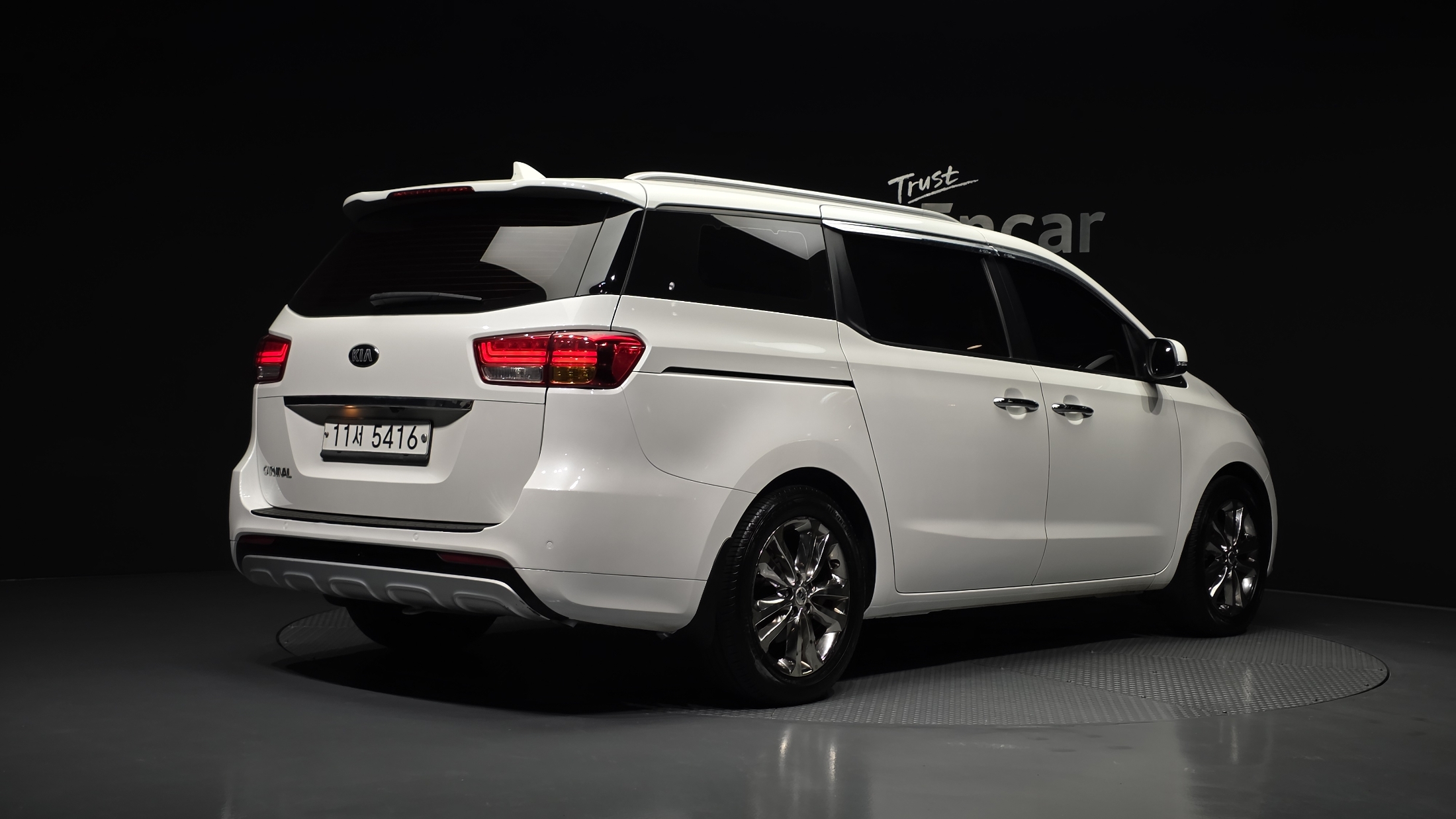 KIA CARNIVAL photo 2