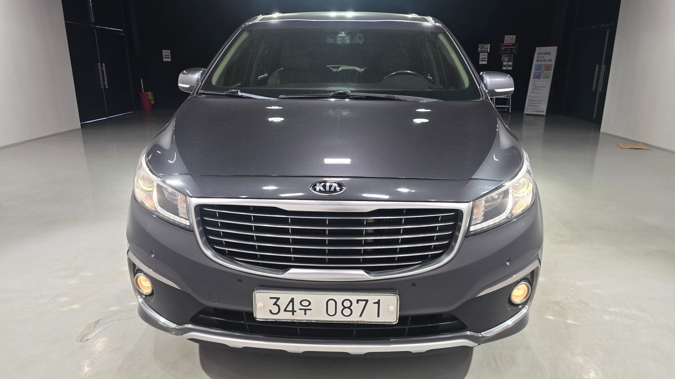KIA CARNIVAL photo 3