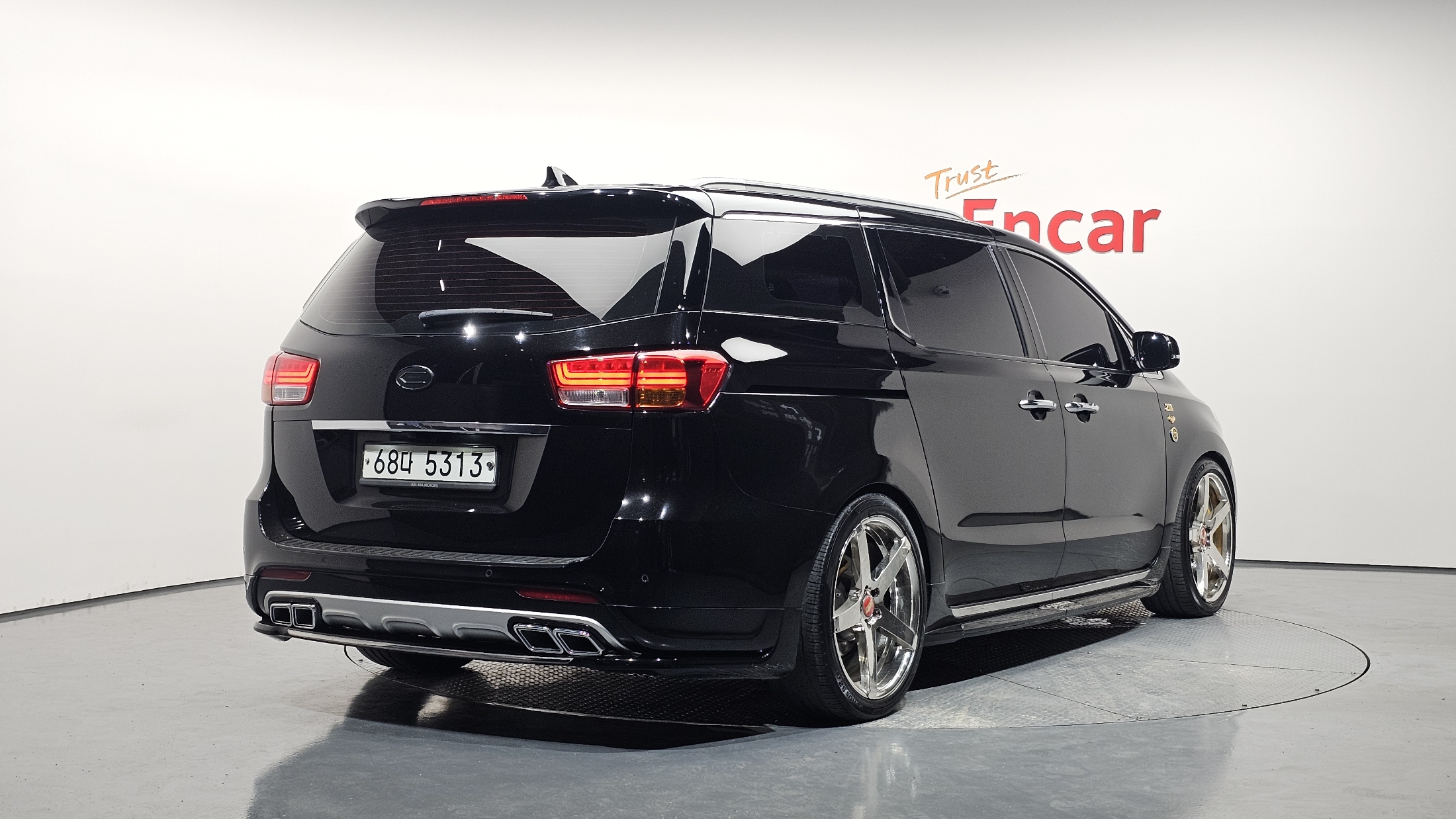 KIA CARNIVAL photo 2