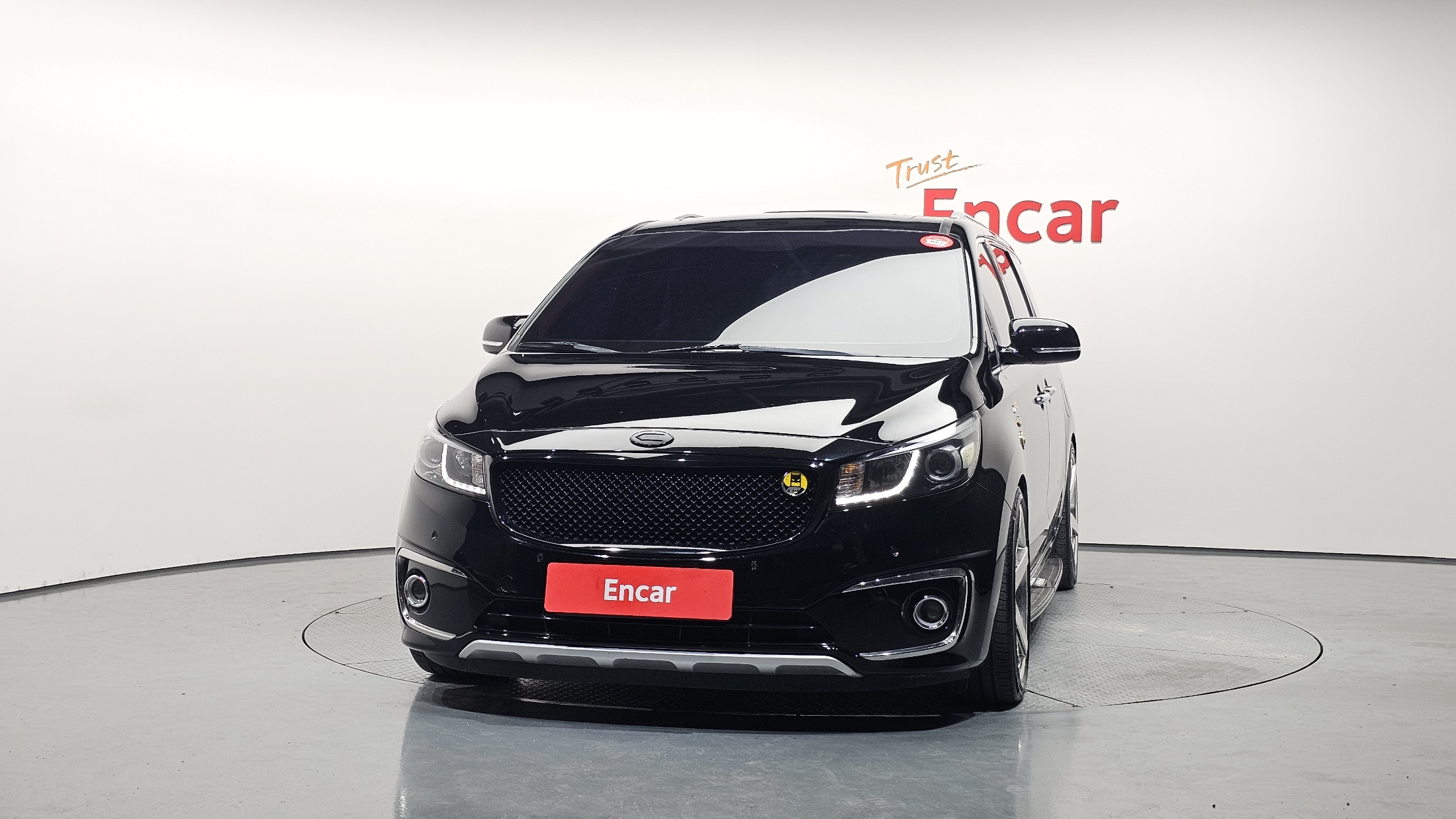 KIA CARNIVAL photo 3