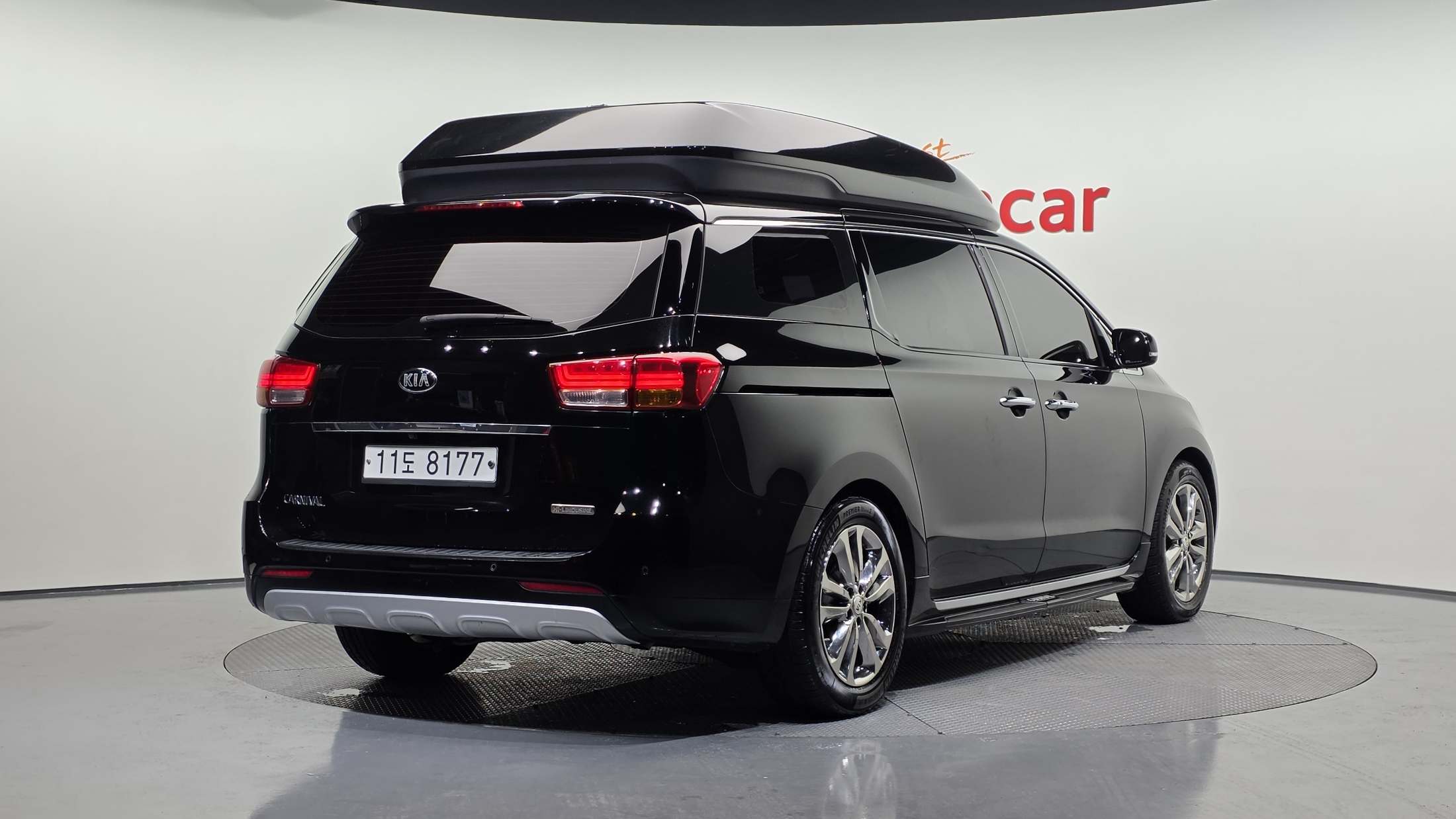 KIA CARNIVAL photo 2