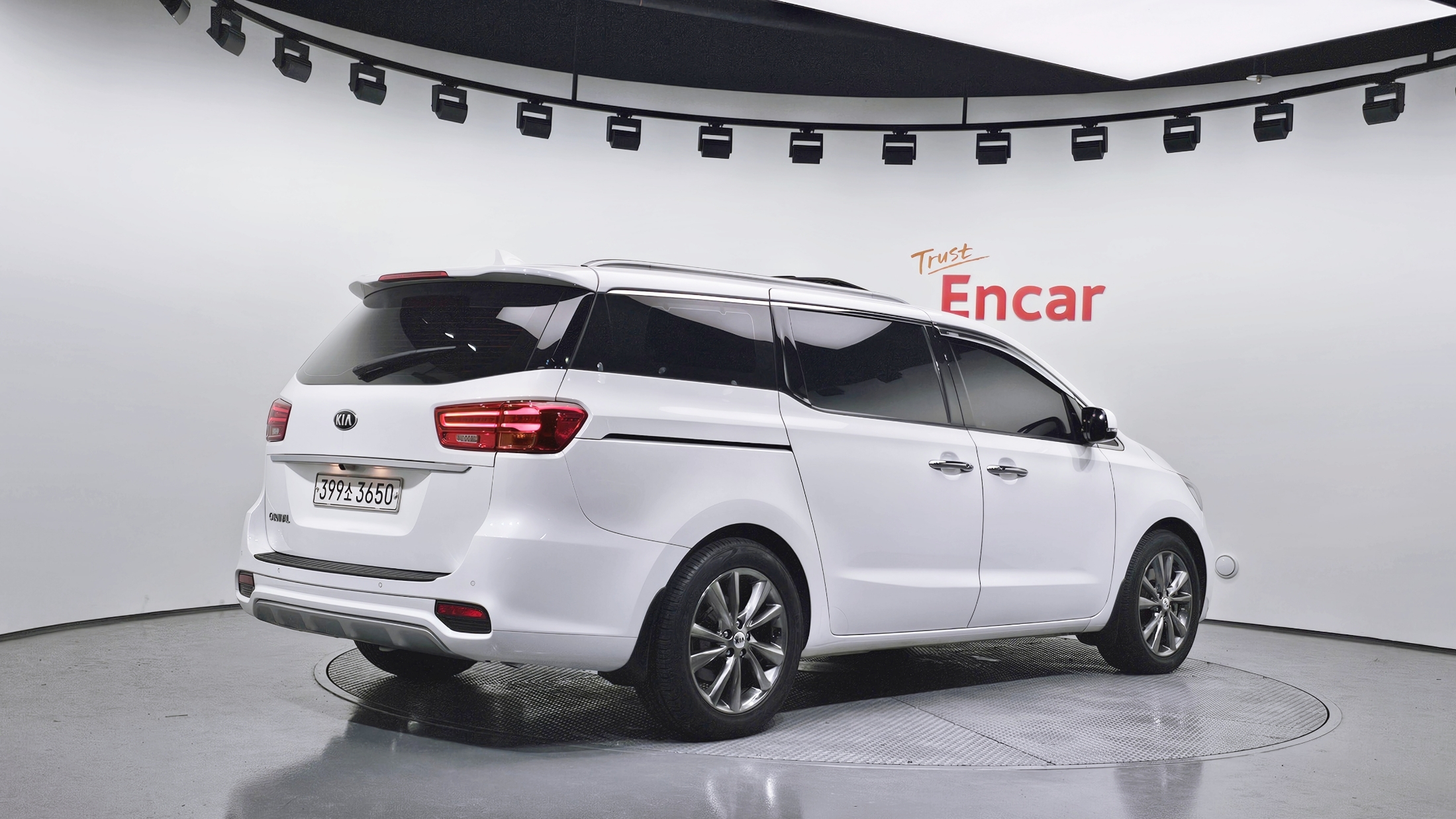 KIA CARNIVAL photo 2