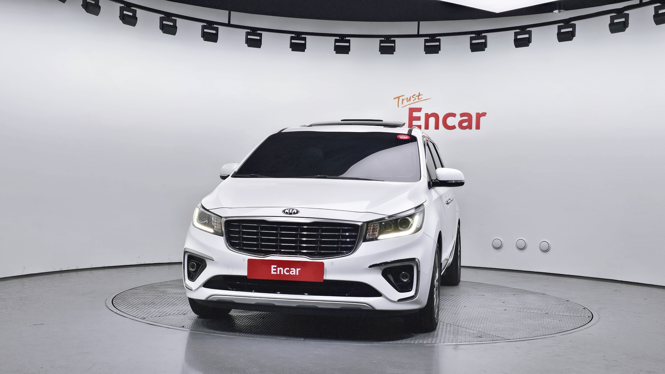 KIA CARNIVAL photo 3