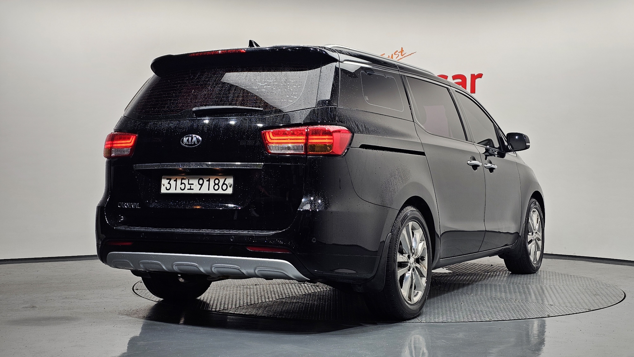 KIA CARNIVAL photo 2