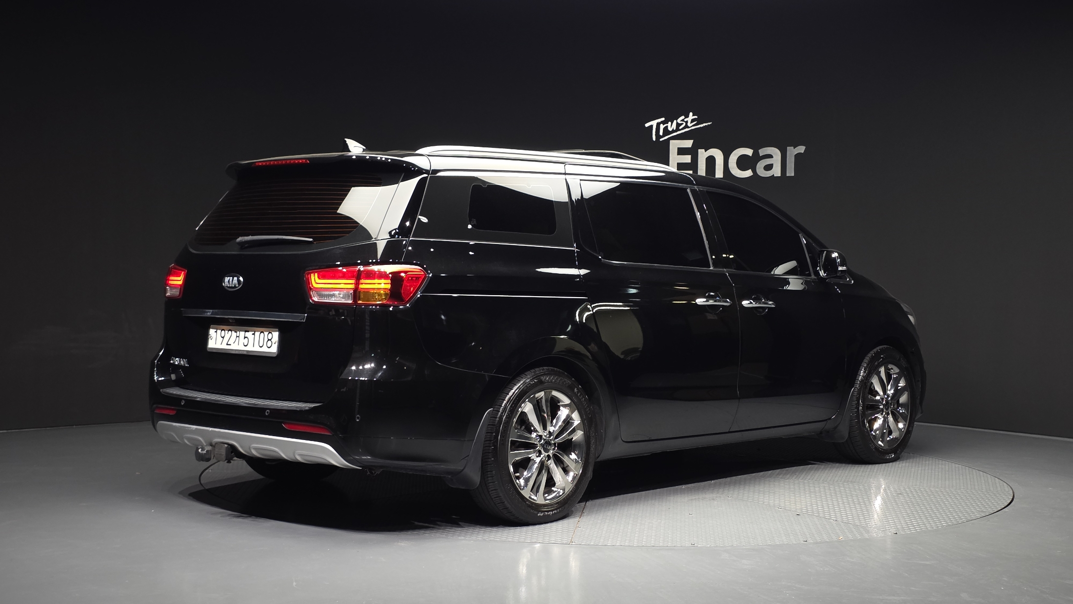 KIA CARNIVAL photo 2