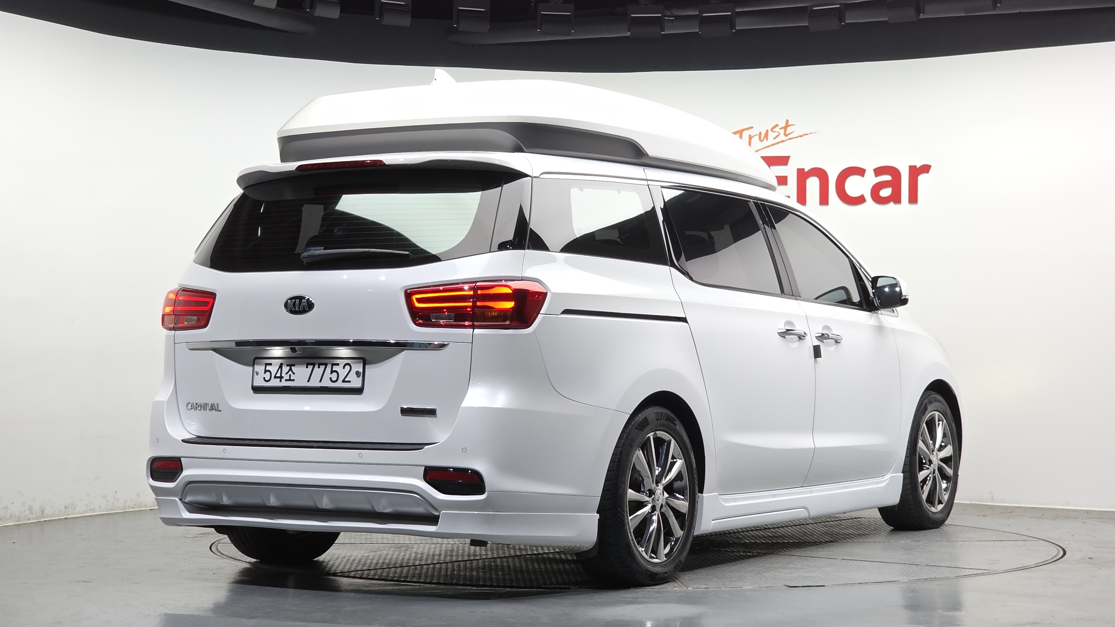 KIA CARNIVAL photo 2