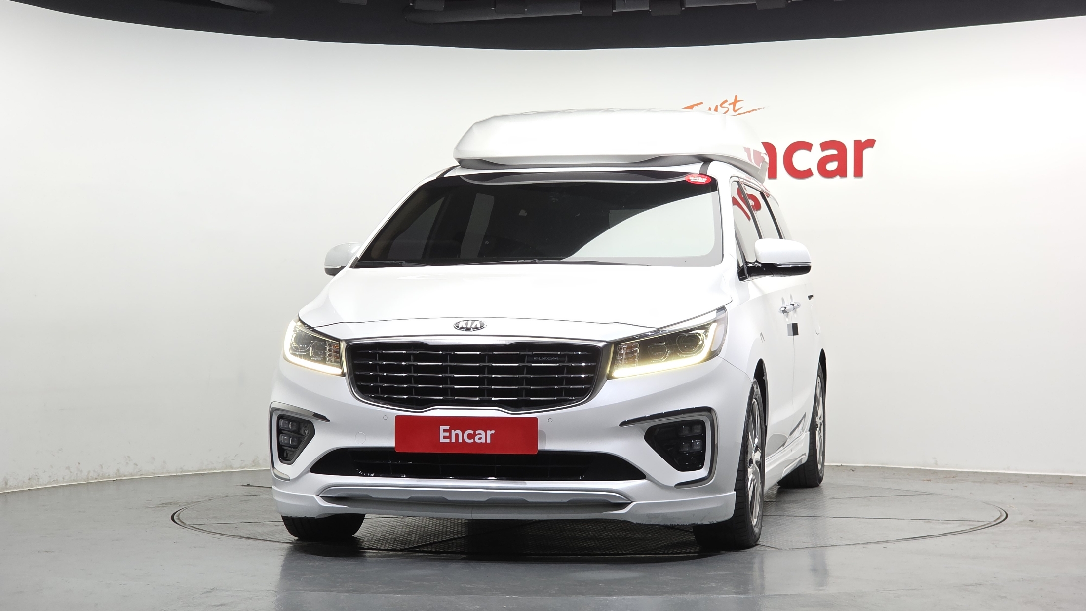KIA CARNIVAL photo 3