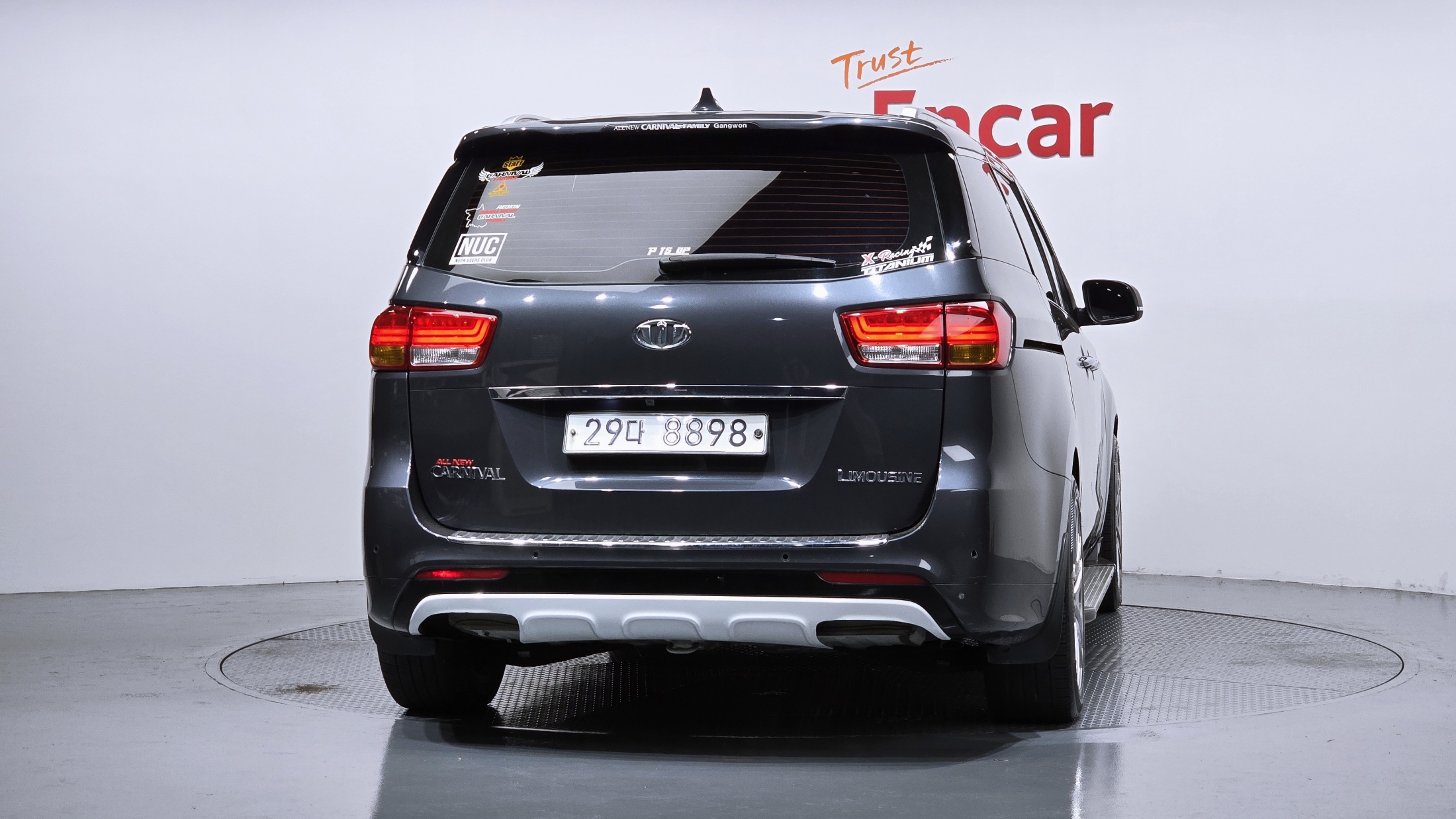 KIA CARNIVAL photo 3