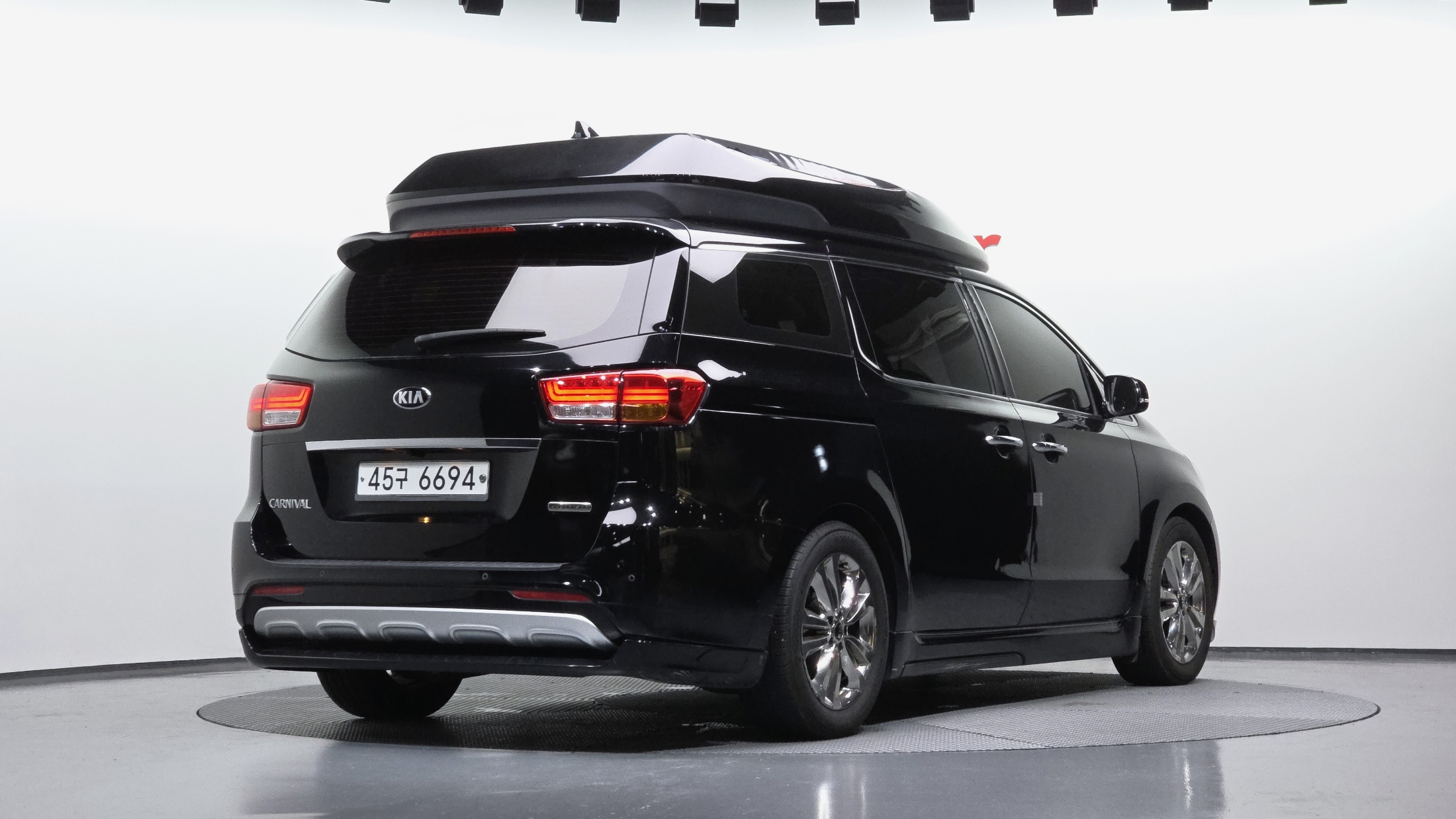 KIA CARNIVAL photo 2