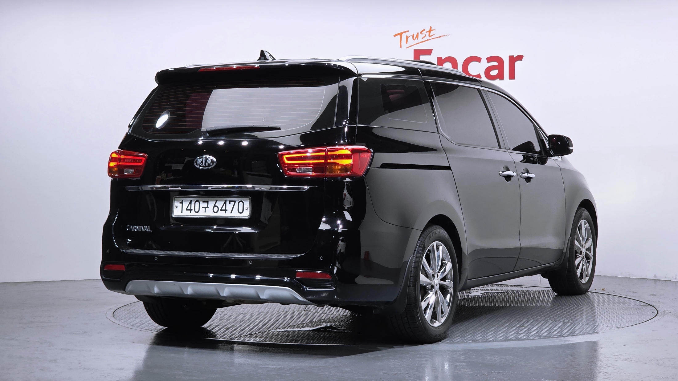 KIA CARNIVAL photo 2