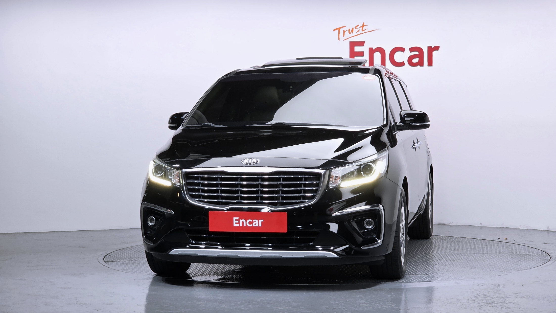 KIA CARNIVAL photo 3