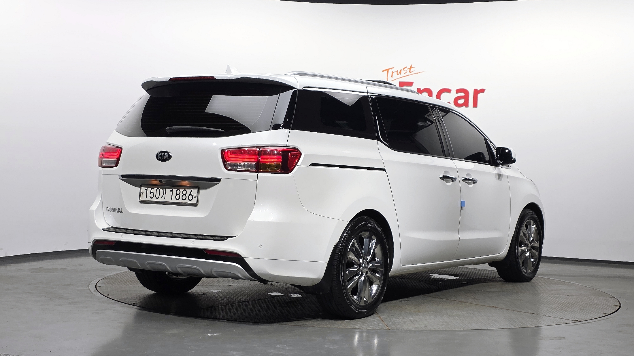 KIA CARNIVAL photo 2