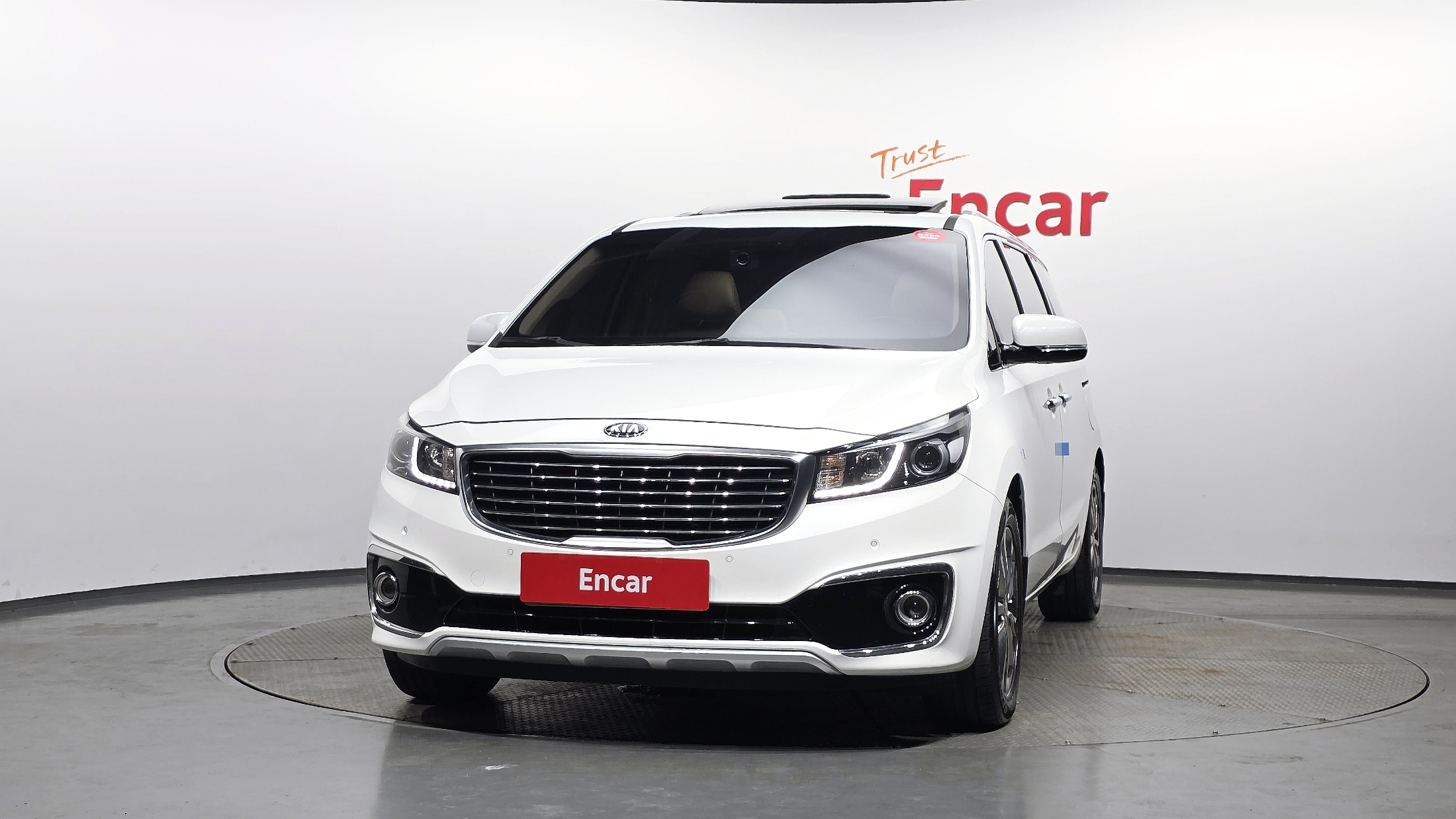 KIA CARNIVAL photo 3