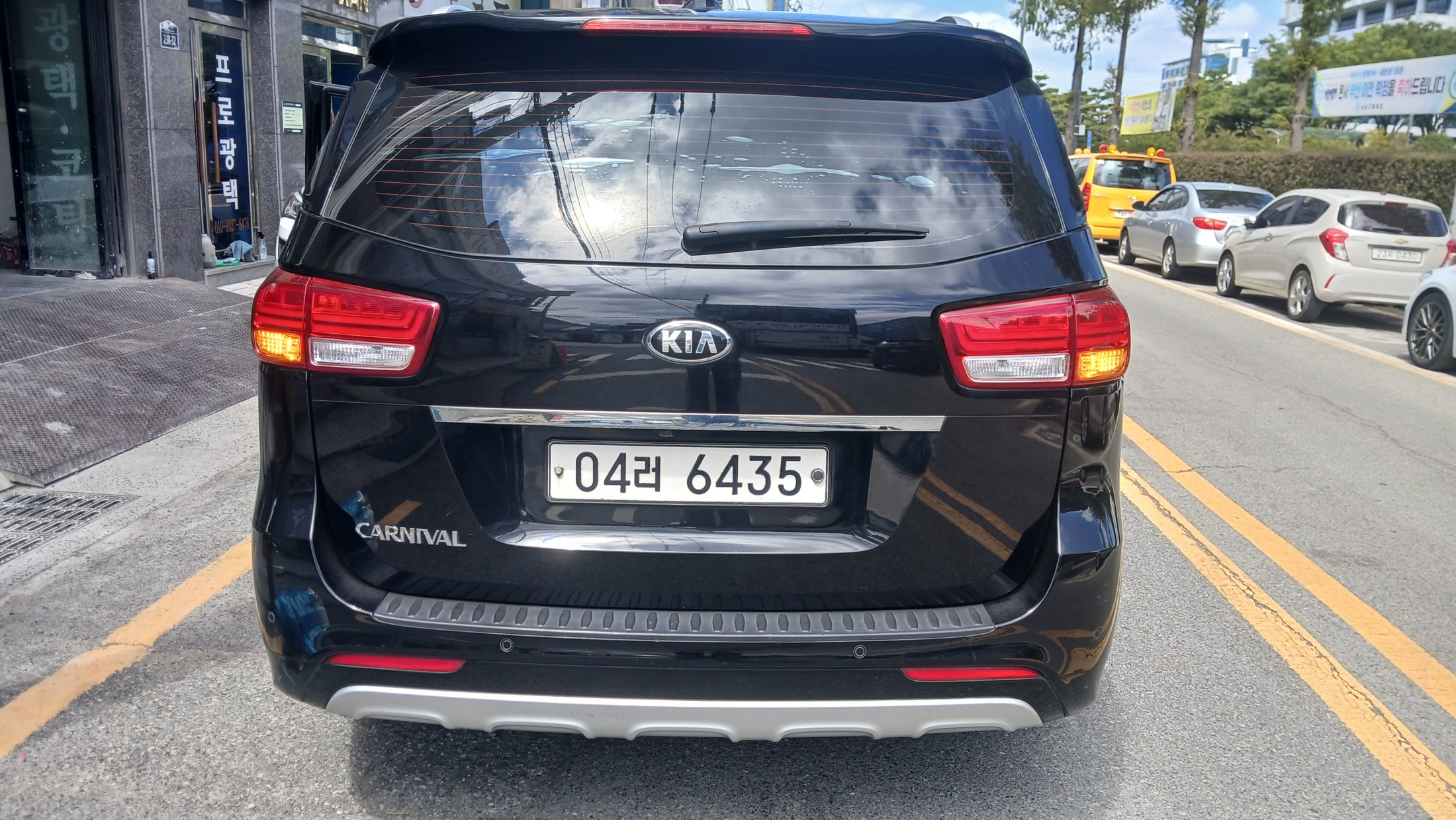 KIA CARNIVAL photo 2