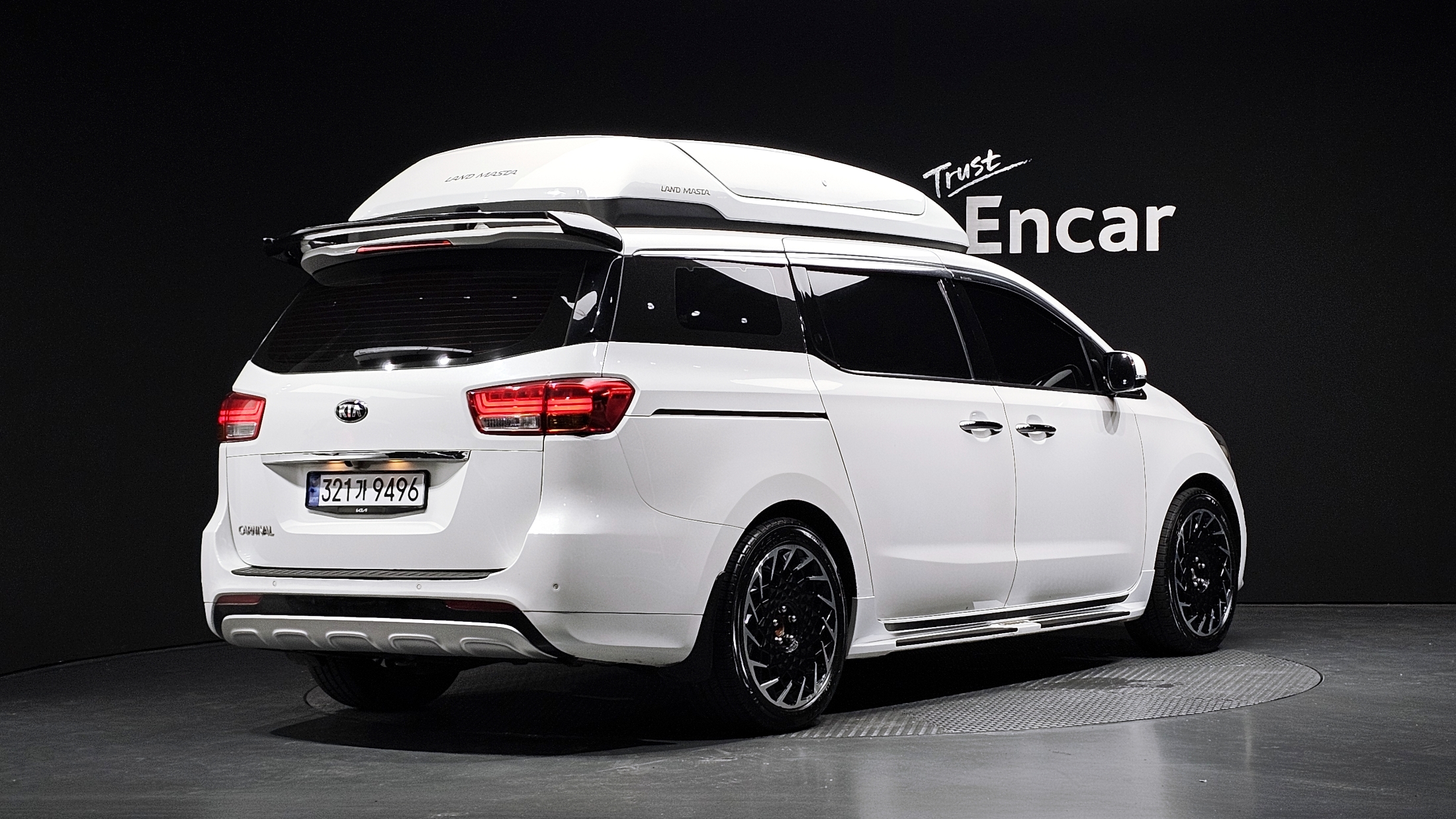 KIA CARNIVAL photo 2