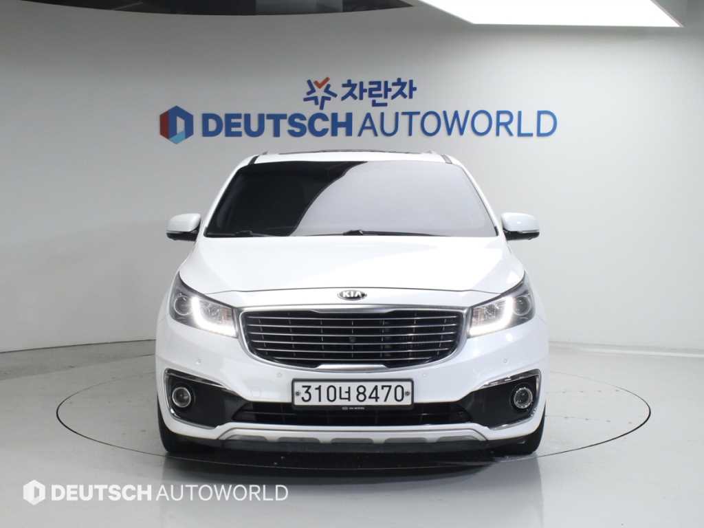 KIA CARNIVAL photo 2