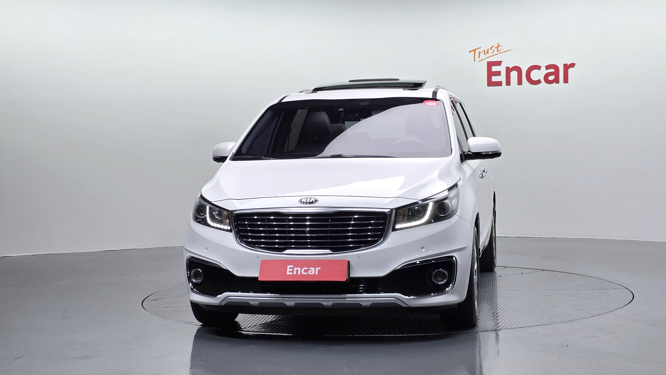 KIA CARNIVAL photo 3