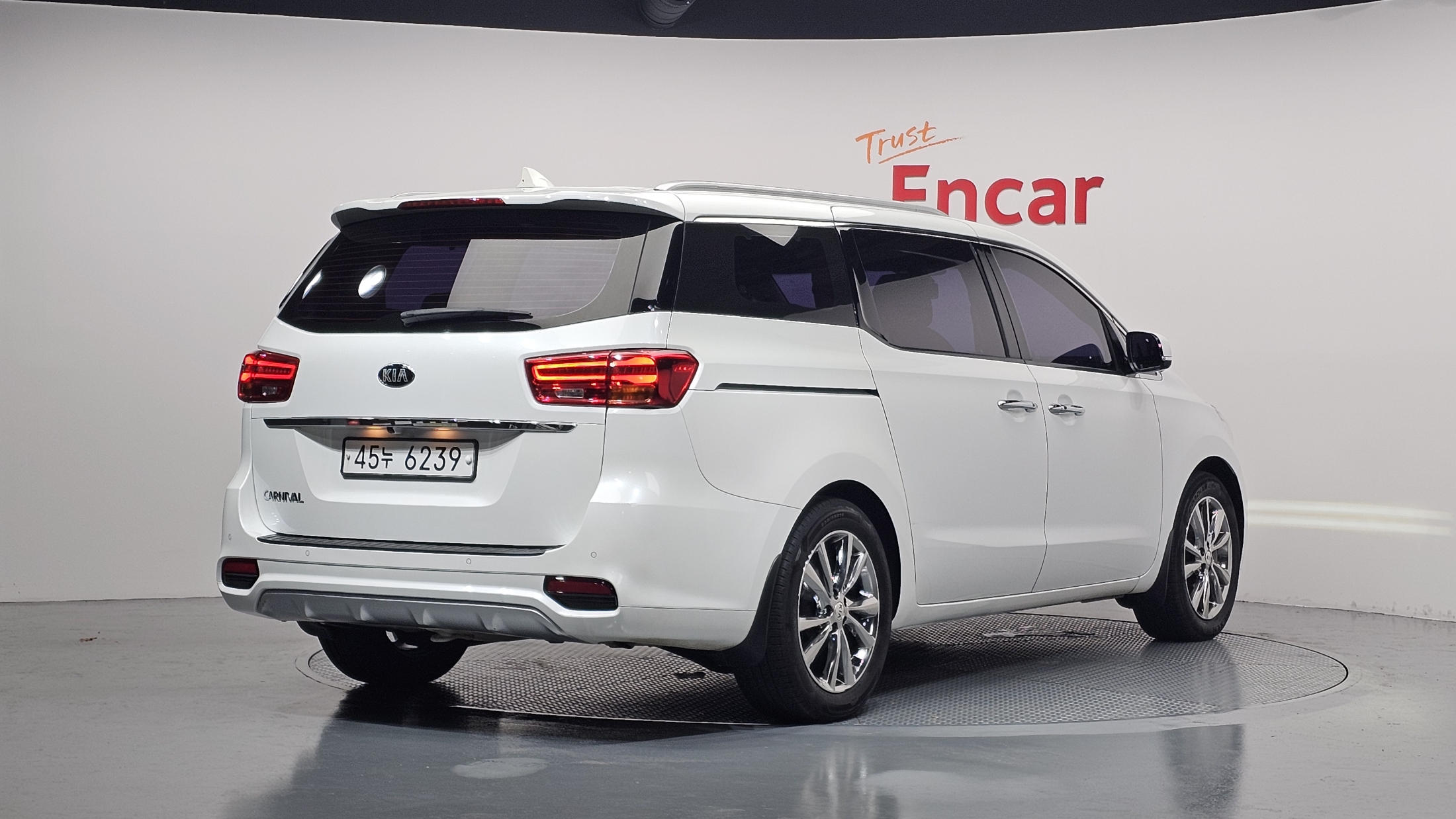 KIA CARNIVAL photo 2