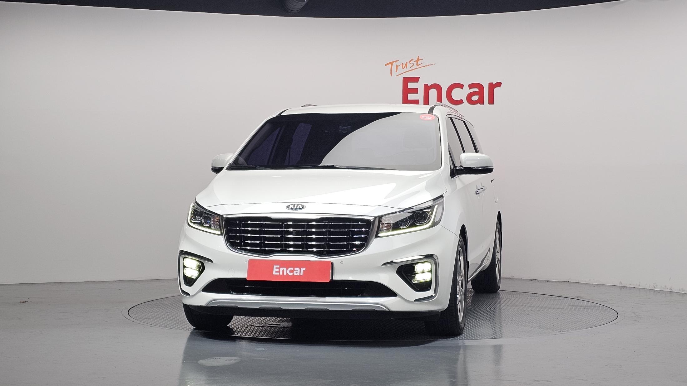 KIA CARNIVAL photo 3