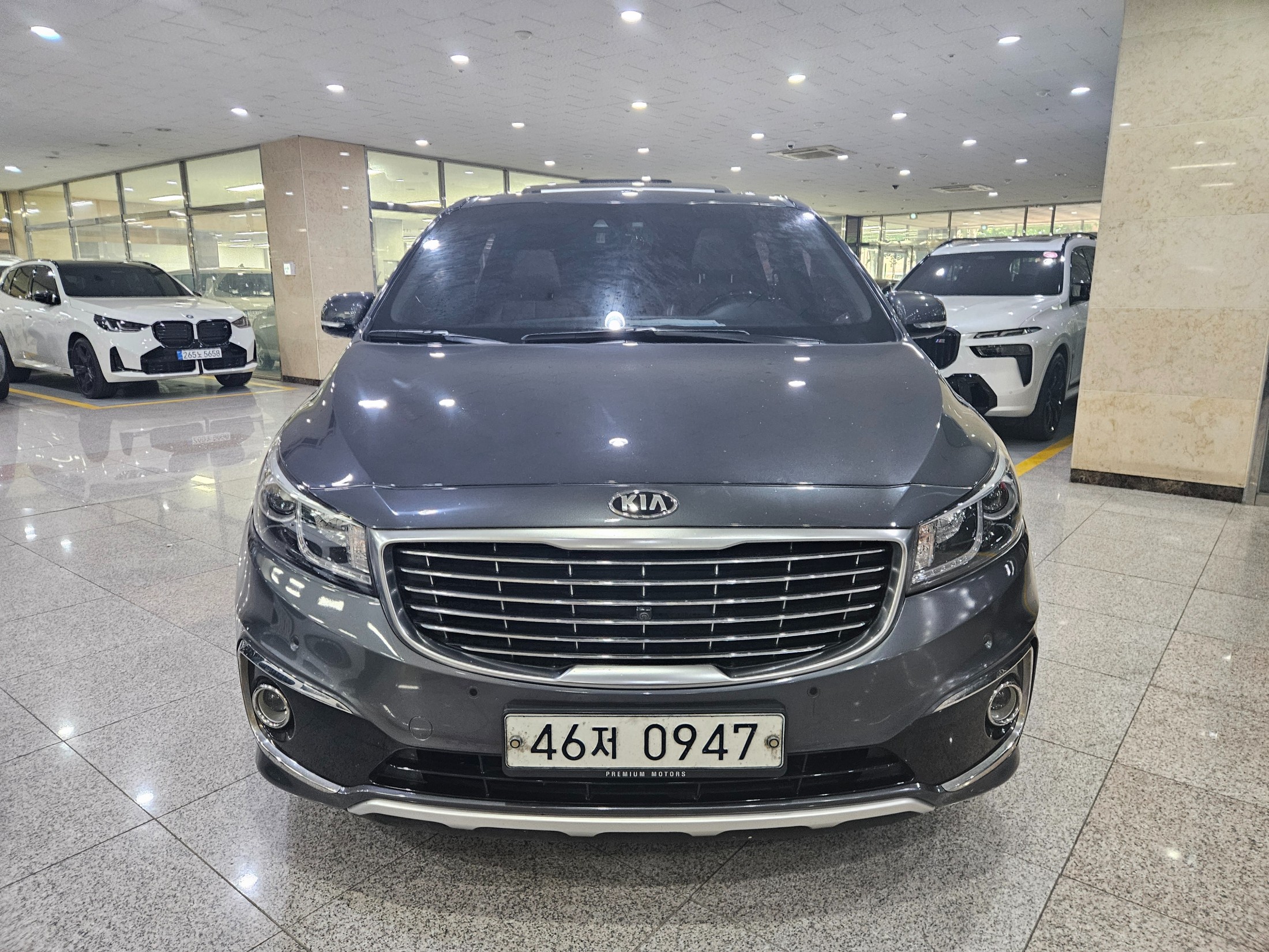 KIA CARNIVAL photo 2
