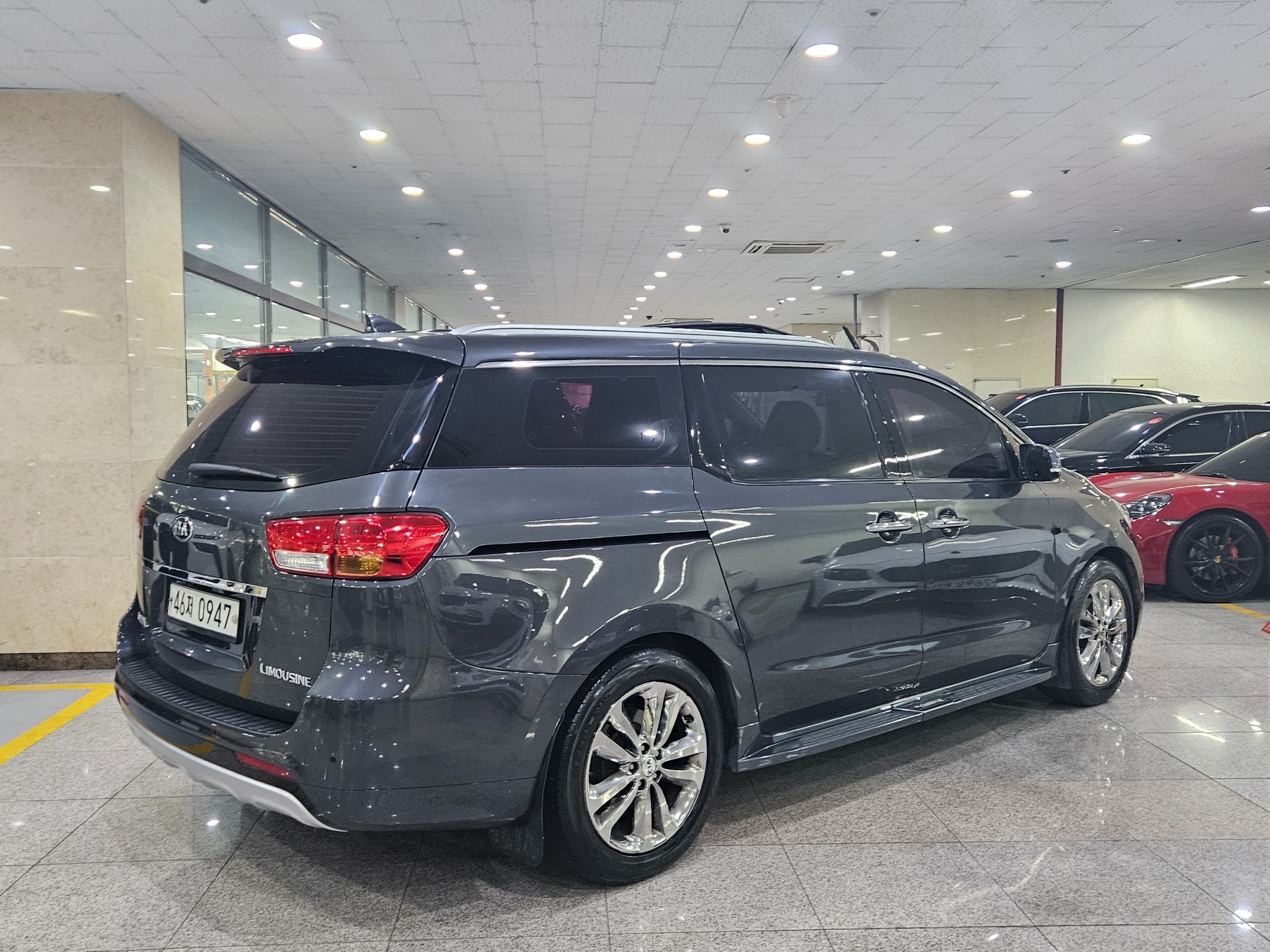 KIA CARNIVAL photo 3