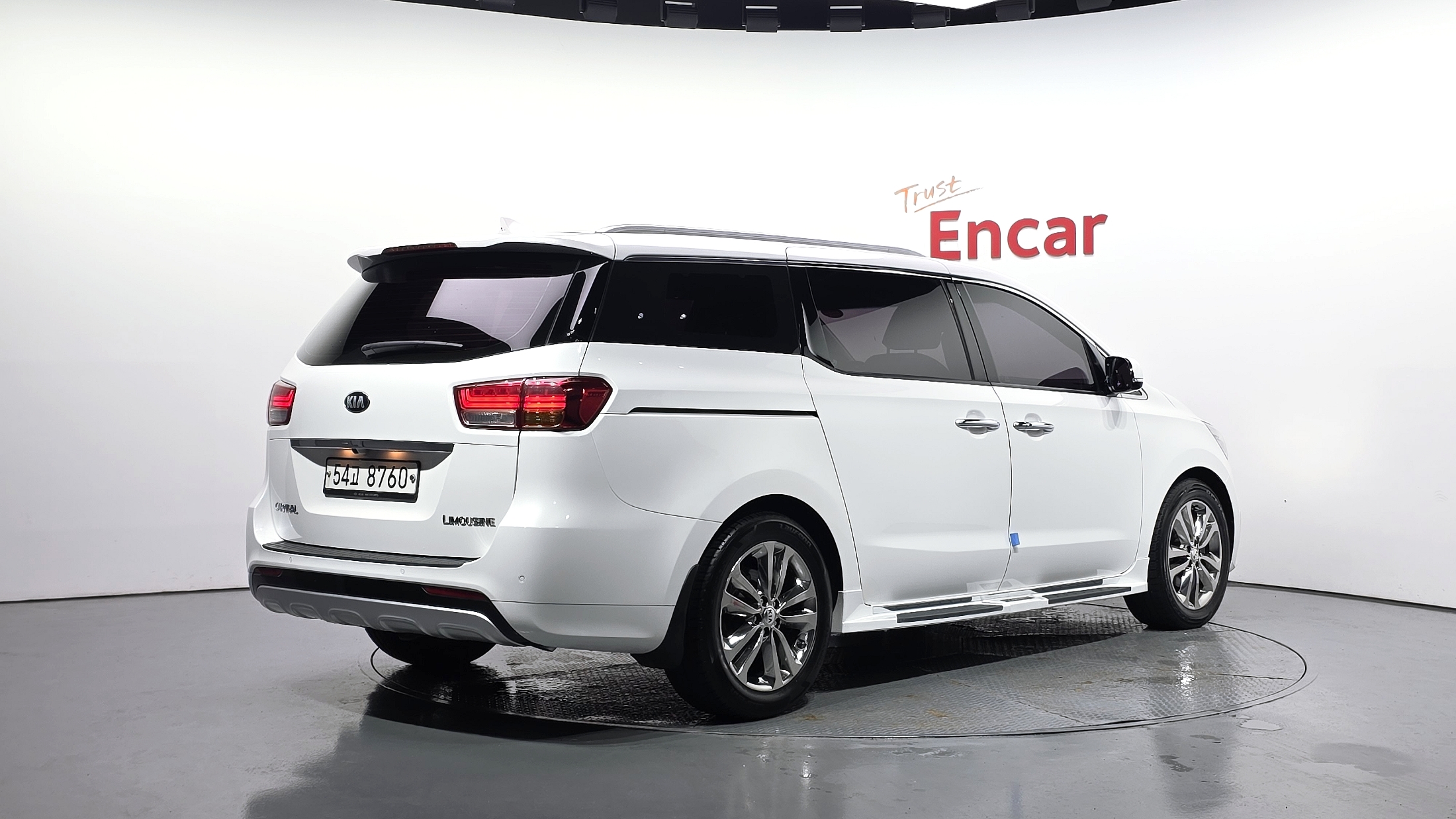 KIA CARNIVAL photo 2