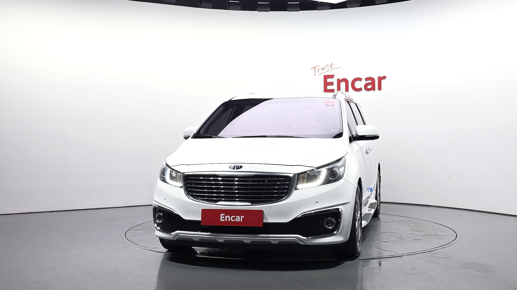 KIA CARNIVAL photo 3