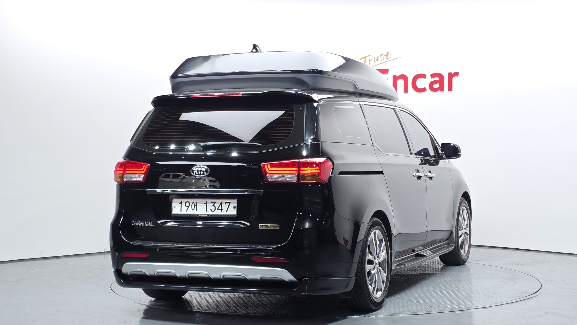 KIA CARNIVAL photo 2