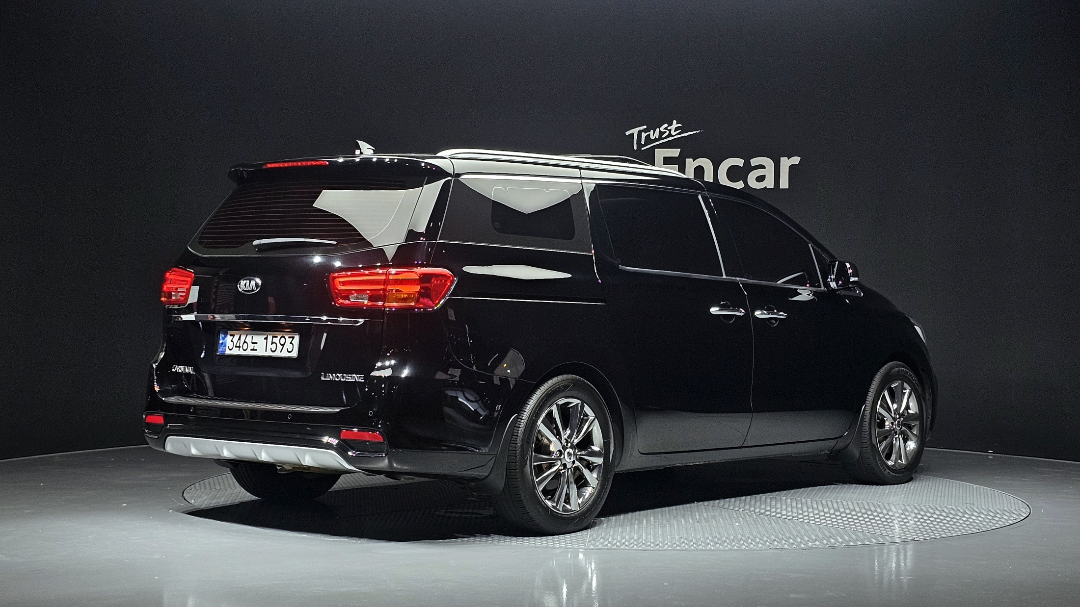 KIA CARNIVAL photo 2