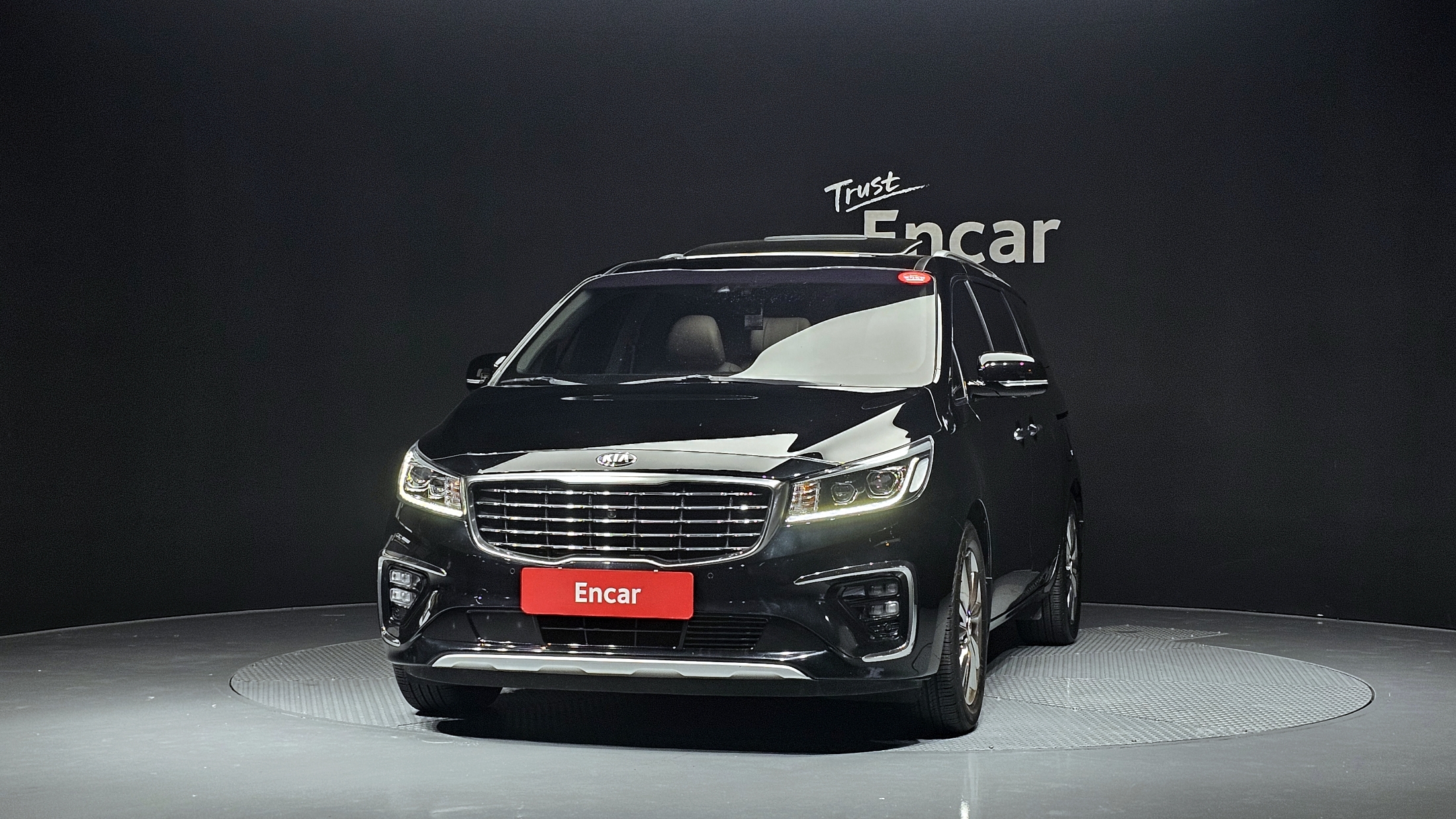 KIA CARNIVAL photo 3